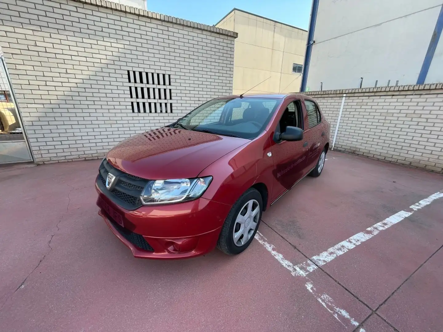 Dacia Logan 1.2 Ambiance Burdeos - 1