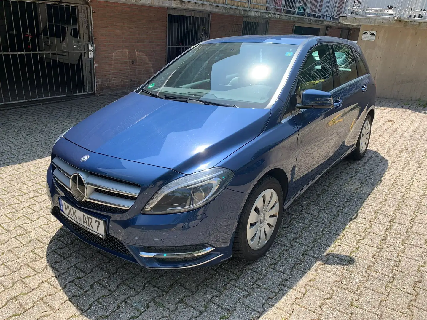 Mercedes-Benz B 200 B 200 (BlueEFFICIENCY) Blau - 1