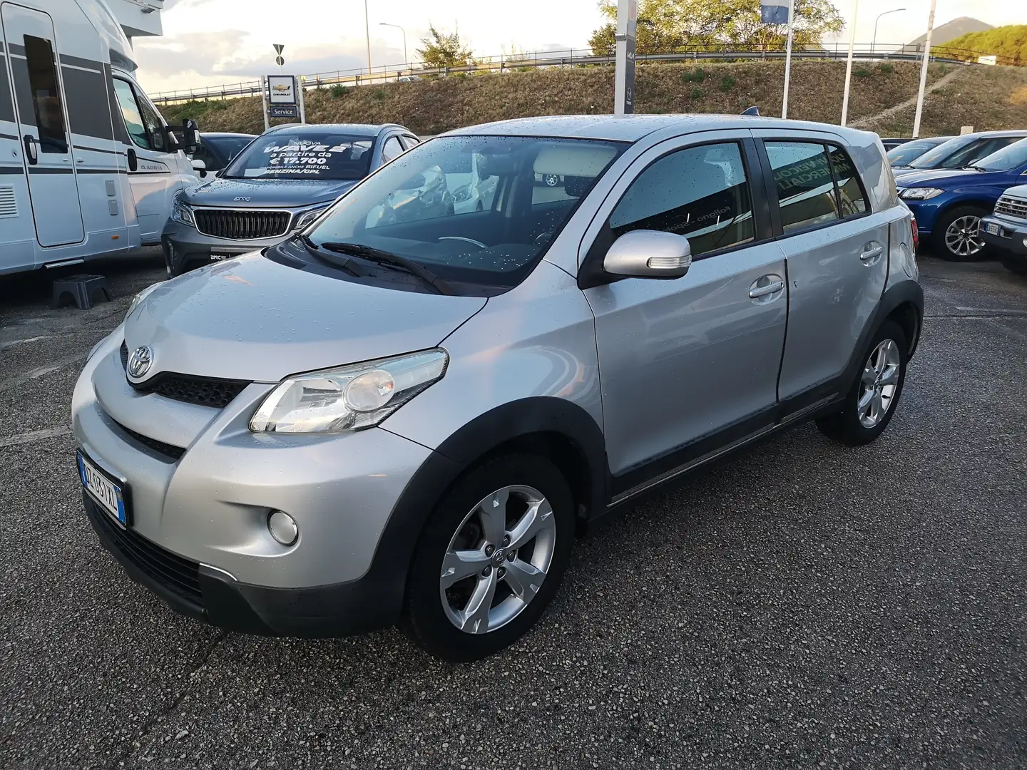 Toyota Urban Cruiser 1.4 d-4d Awd 4x4 Argintiu - 1