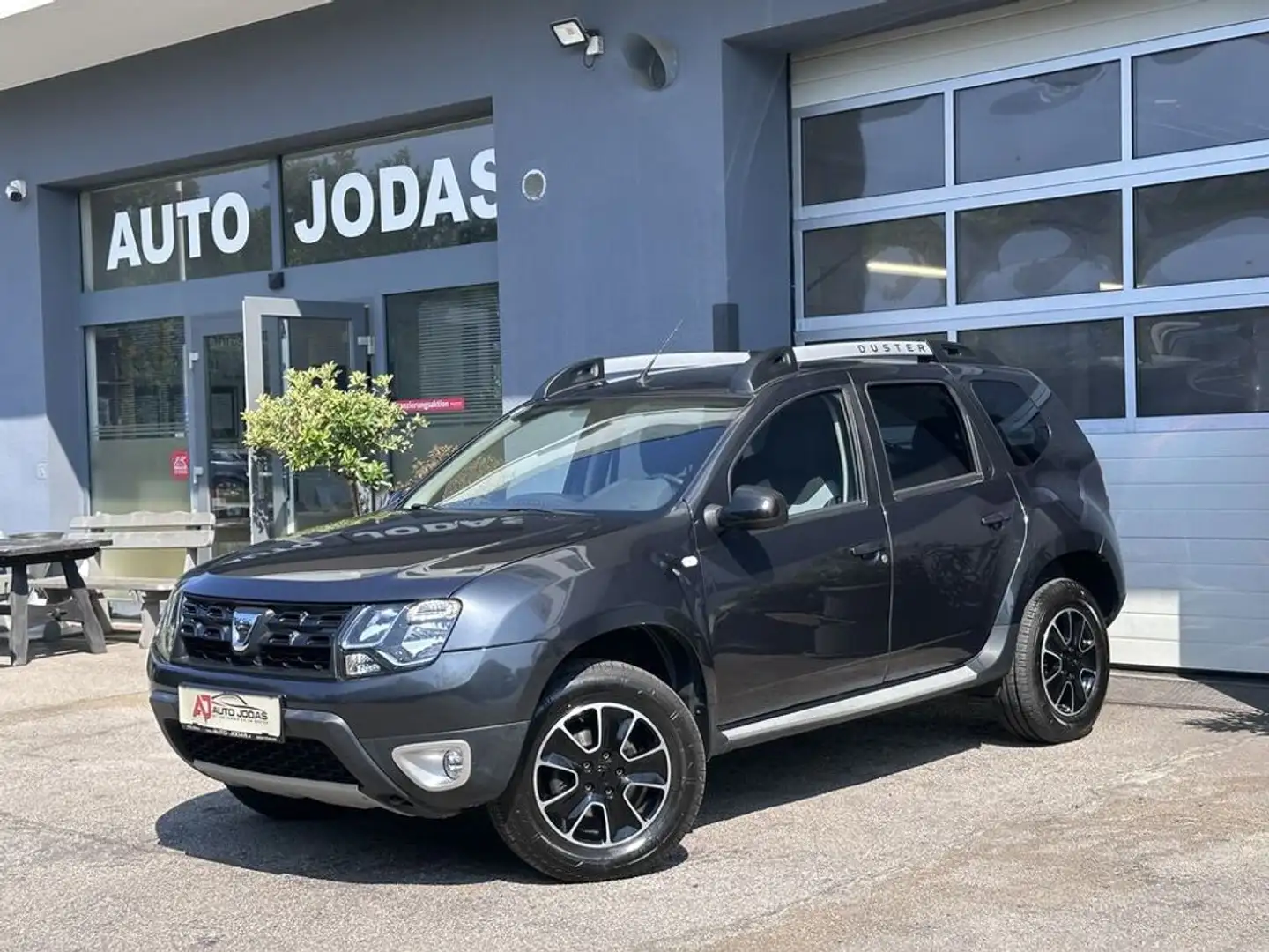 Dacia Duster 1.2 TCe Black Shadow **Kamera/Sitzheizung** Grijs - 2