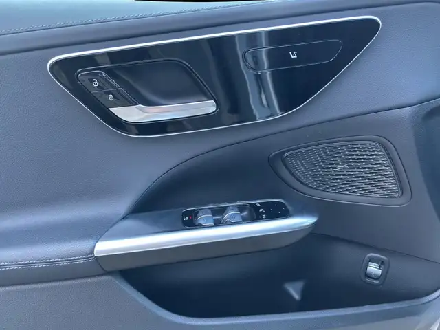 Mercedes-Benz C Class view 13