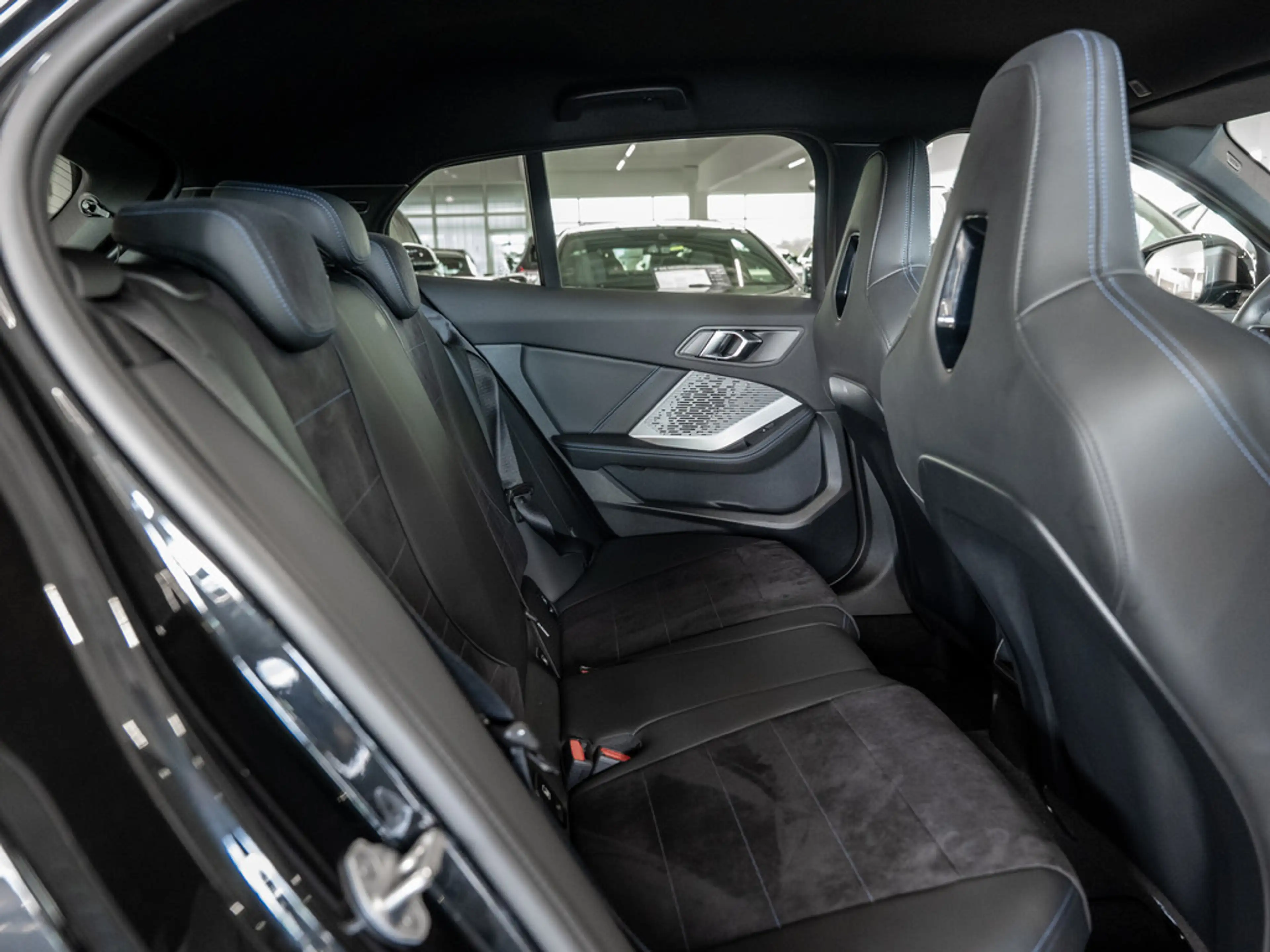 BMW 116 M-Sport LED NAVI KAMERA SHZ PDC KLIMA — photo 9