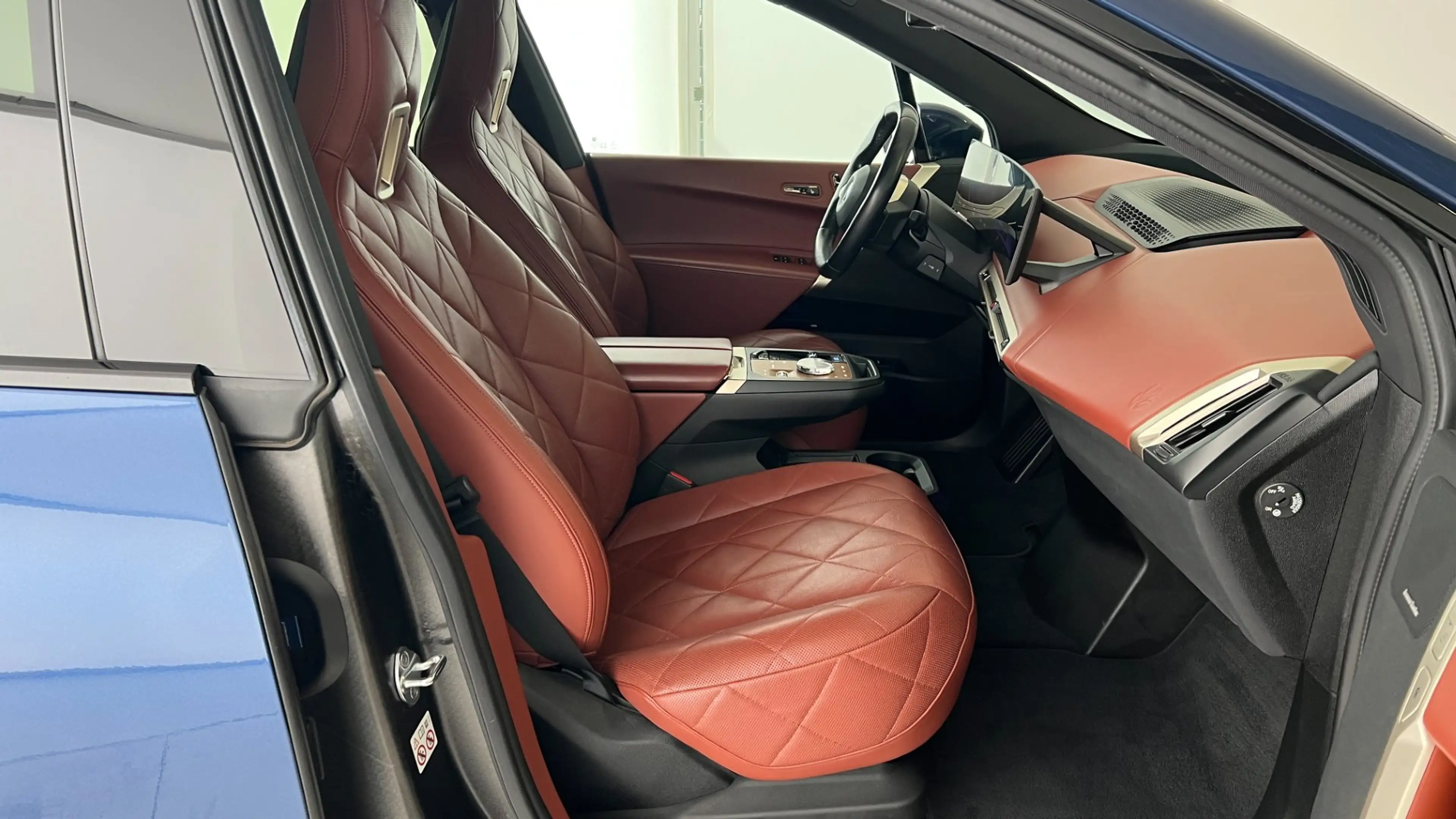 BMW iX xDrive40 — photo 6