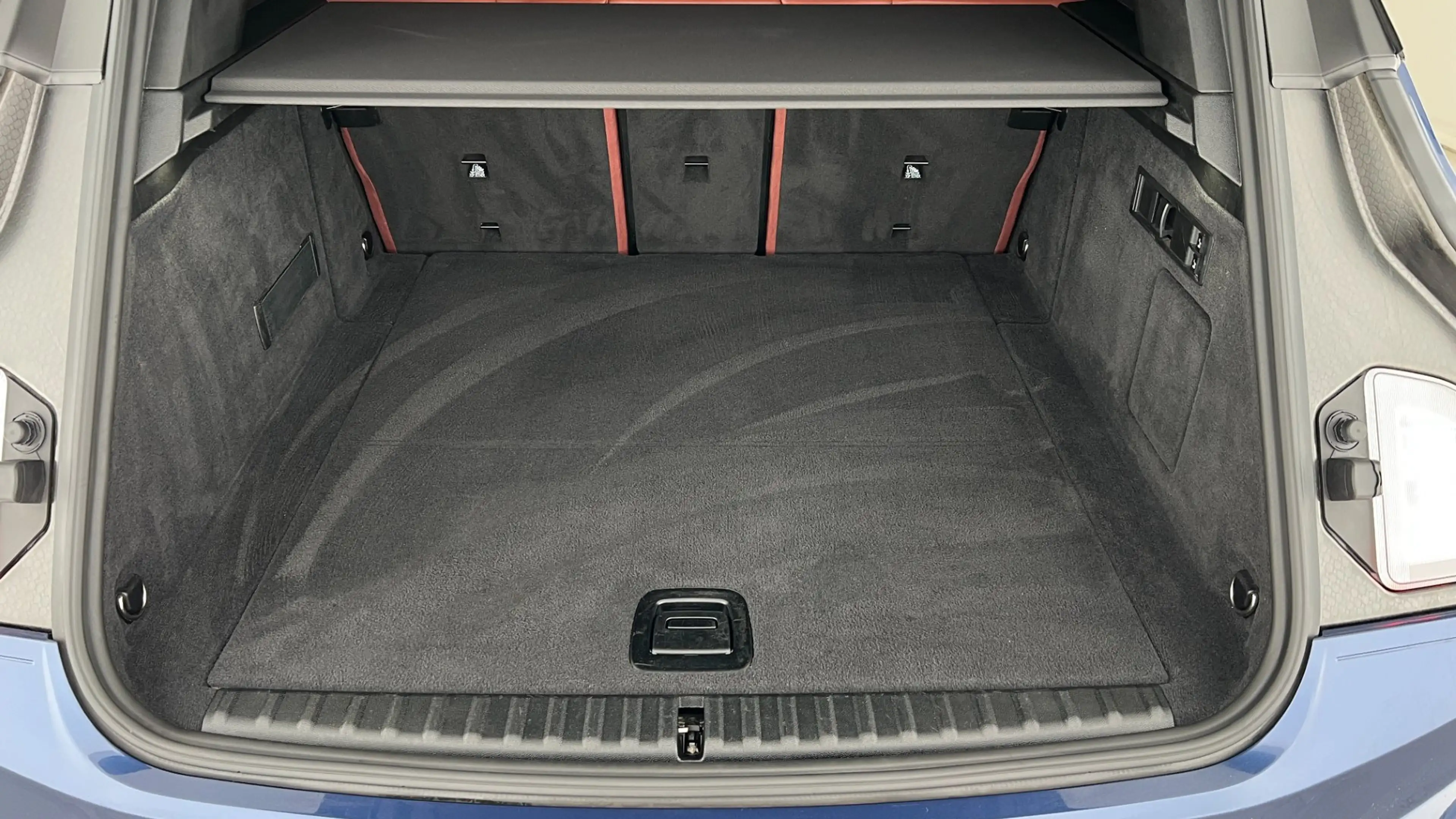 BMW iX xDrive40 — photo 10