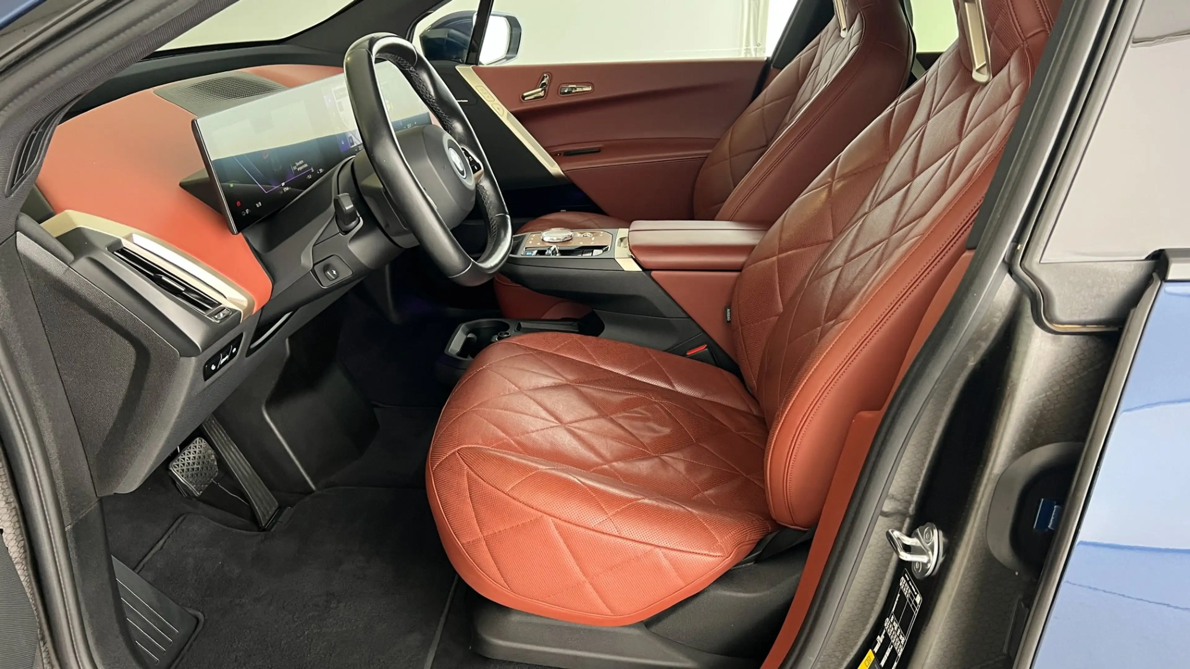 BMW iX xDrive40 — photo 14