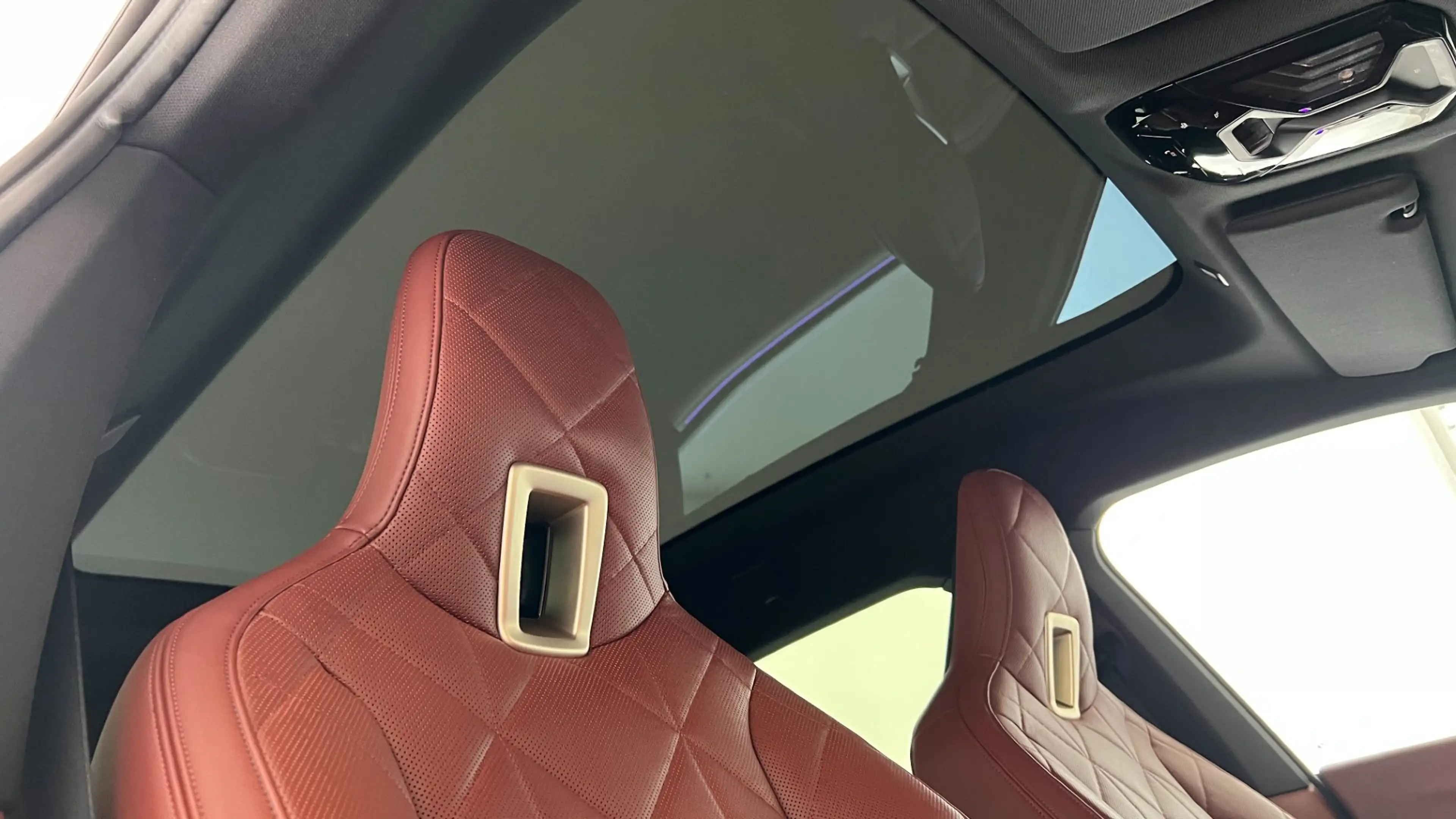 BMW iX xDrive40 — photo 8