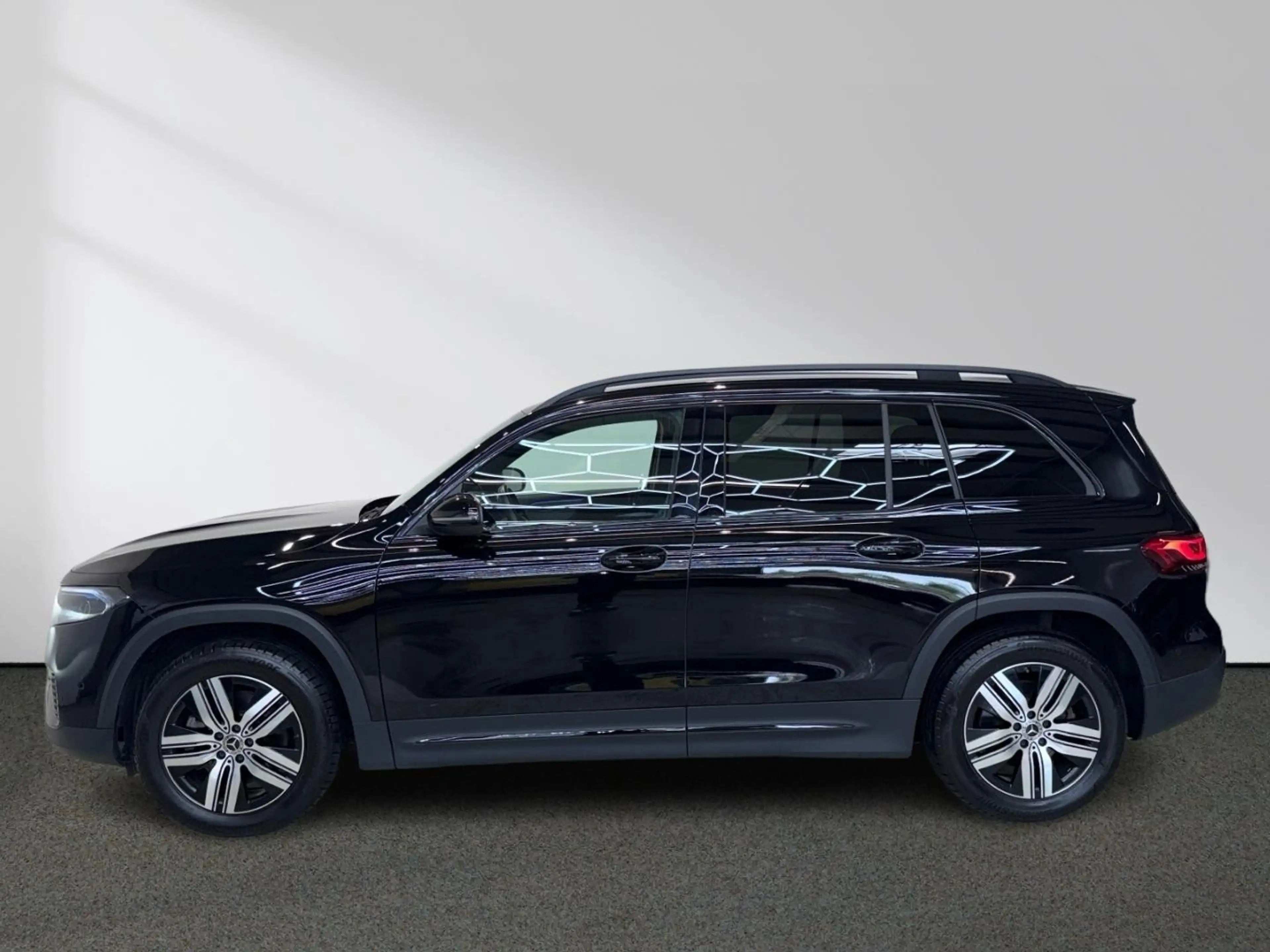 Mercedes-Benz EQB 250 Progressive Night Totwinkel Ambiente LED — photo 3