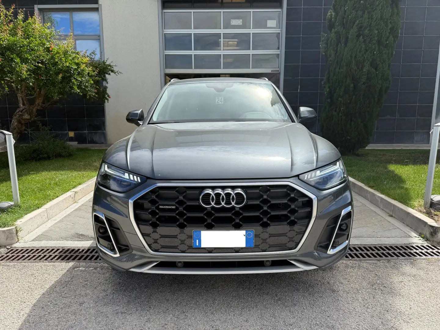 Audi Q5 40 TDI 204 CV quattro S tronic Business Серый - 2