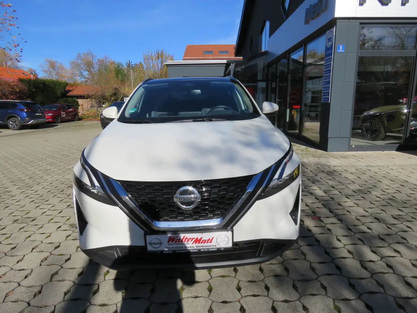 Nissan Qashqai Premiere Edition 1,3 DIG-T 158PS Xtronic mit WKR Weiß - 2