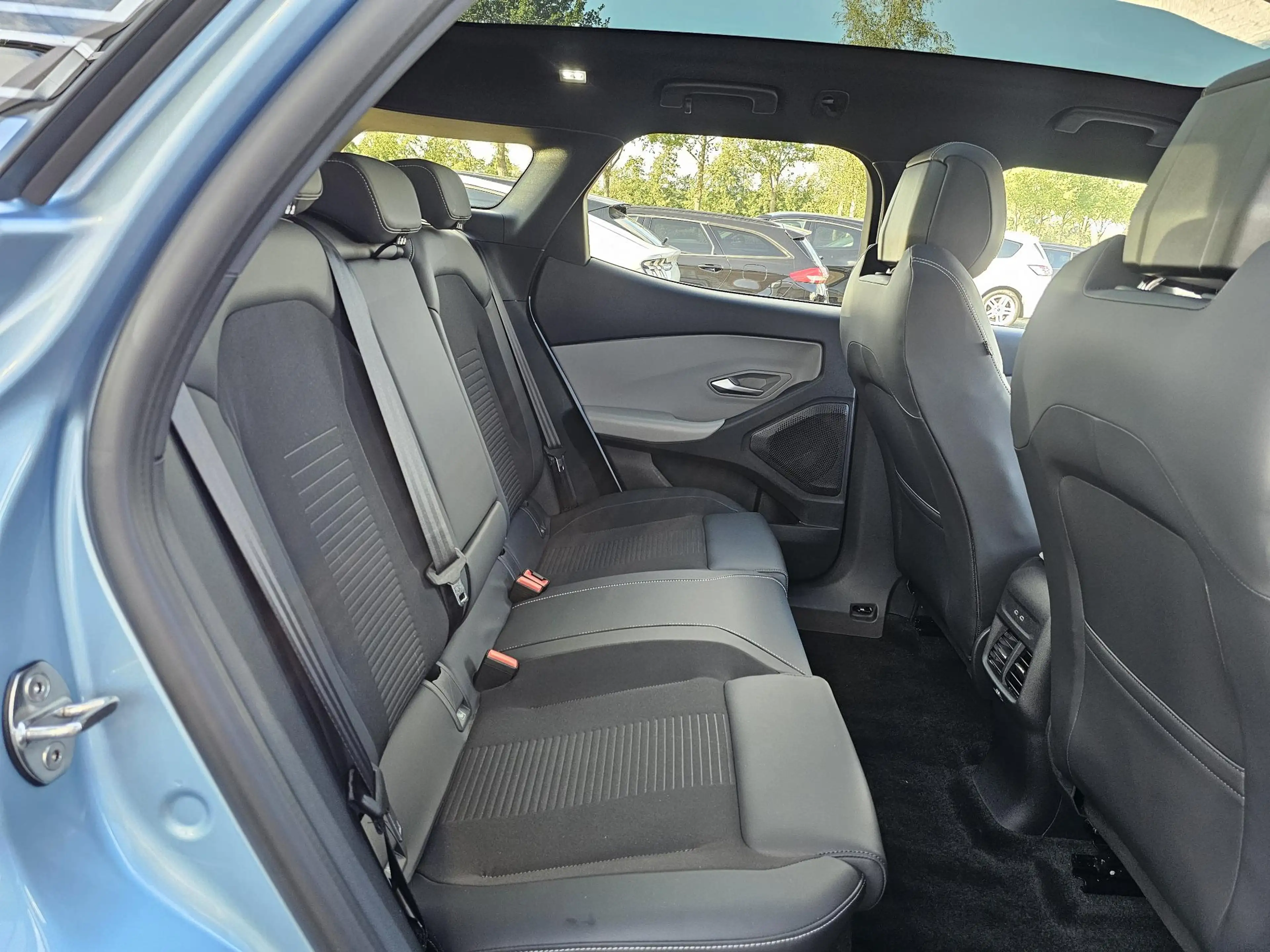 Ford Explorer Premium Extended Range RWD 77 kWh 286pk | Driver A — photo 10