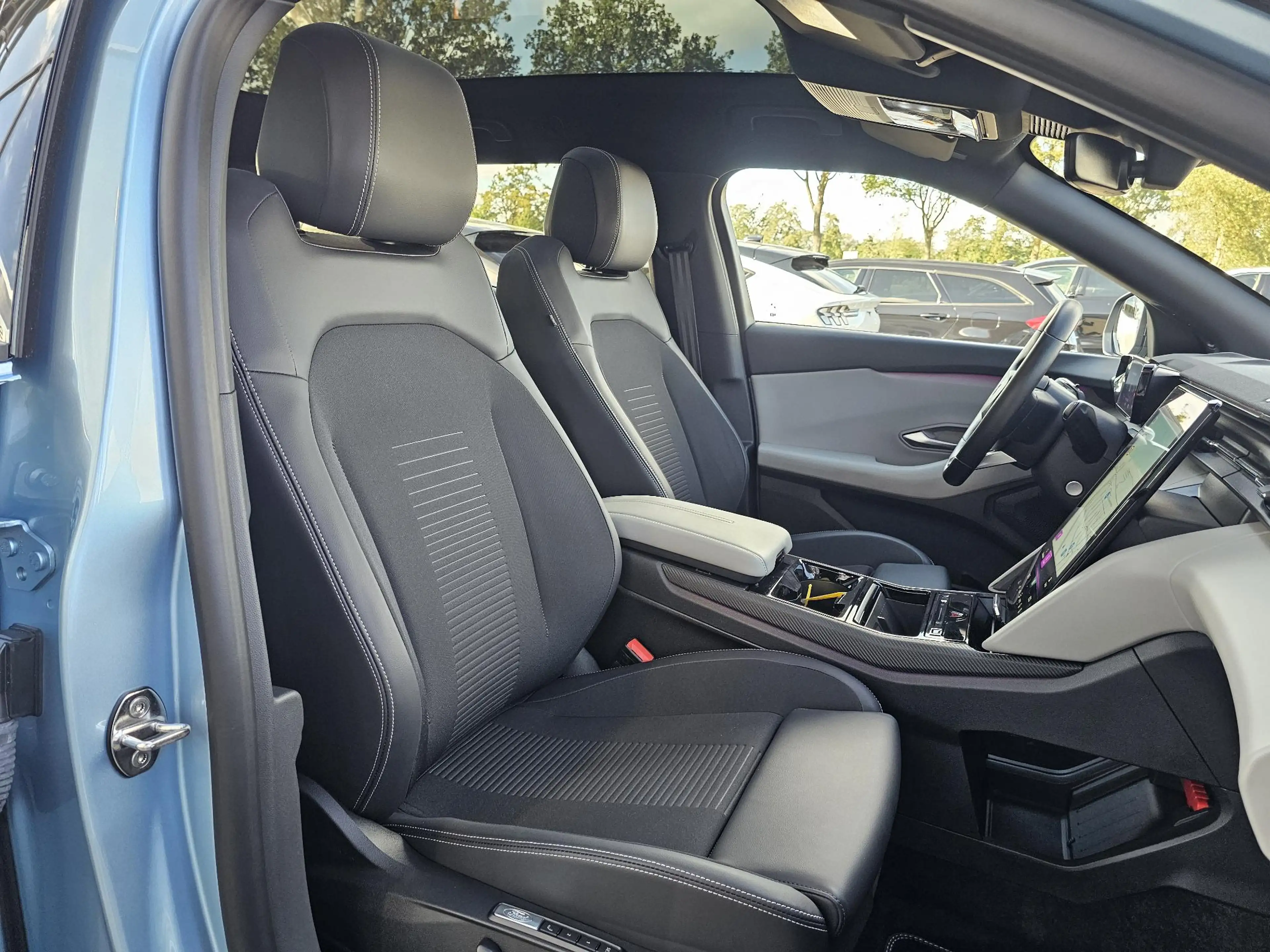 Ford Explorer Premium Extended Range RWD 77 kWh 286pk | Driver A — photo 9