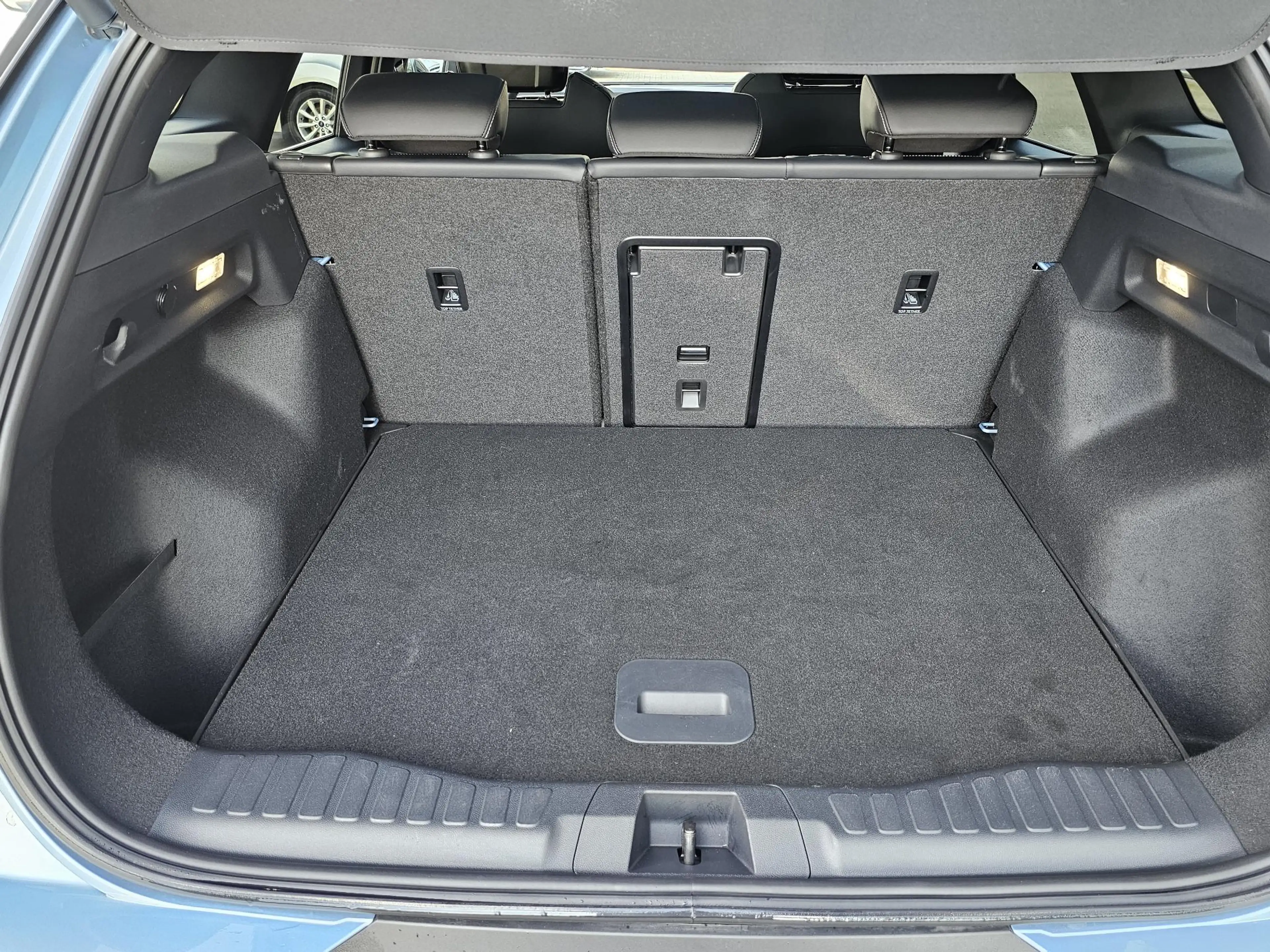 Ford Explorer Premium Extended Range RWD 77 kWh 286pk | Driver A — photo 11