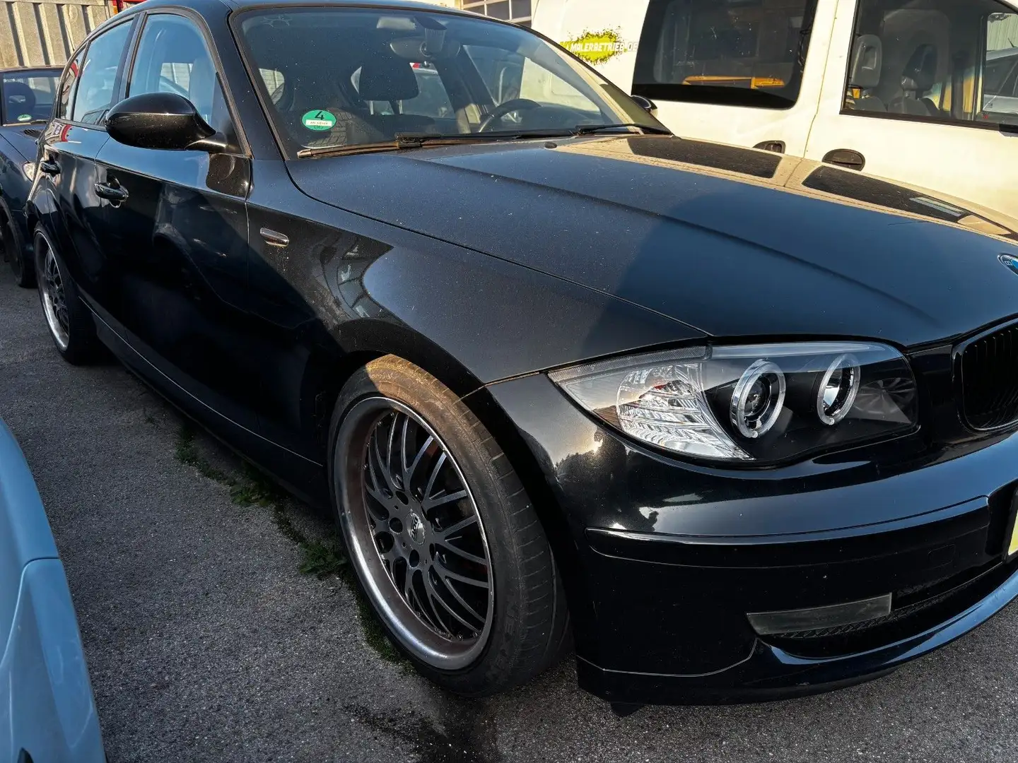 BMW 118 Baureihe 1 Lim. 118i-KLIMA-ALU-ZH-PDCTÜV NEU Schwarz - 2