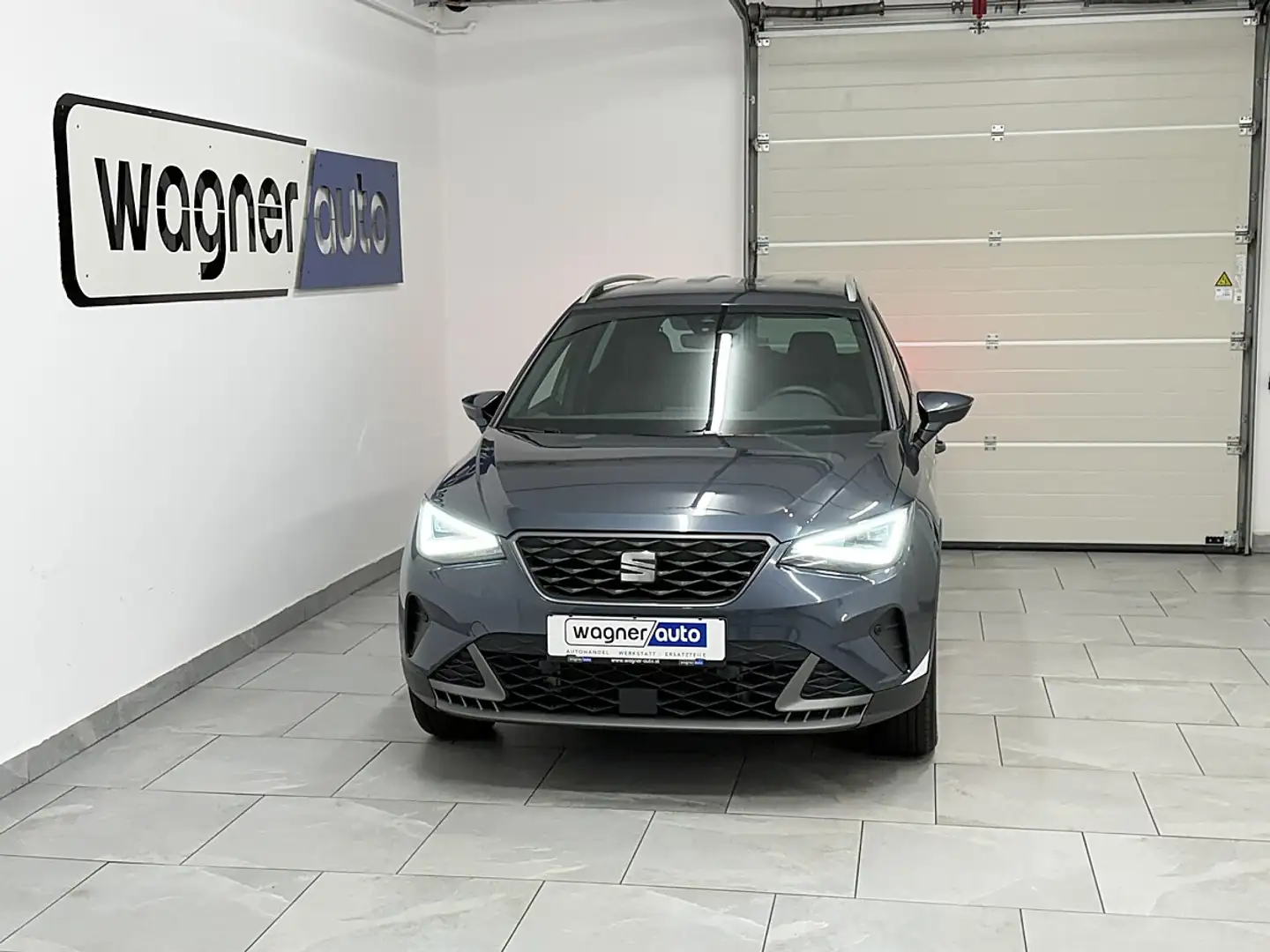 SEAT Arona 1,0 Eco TSI FR.LED/ACC/FULL LINK/AHK/RFK Grau - 1