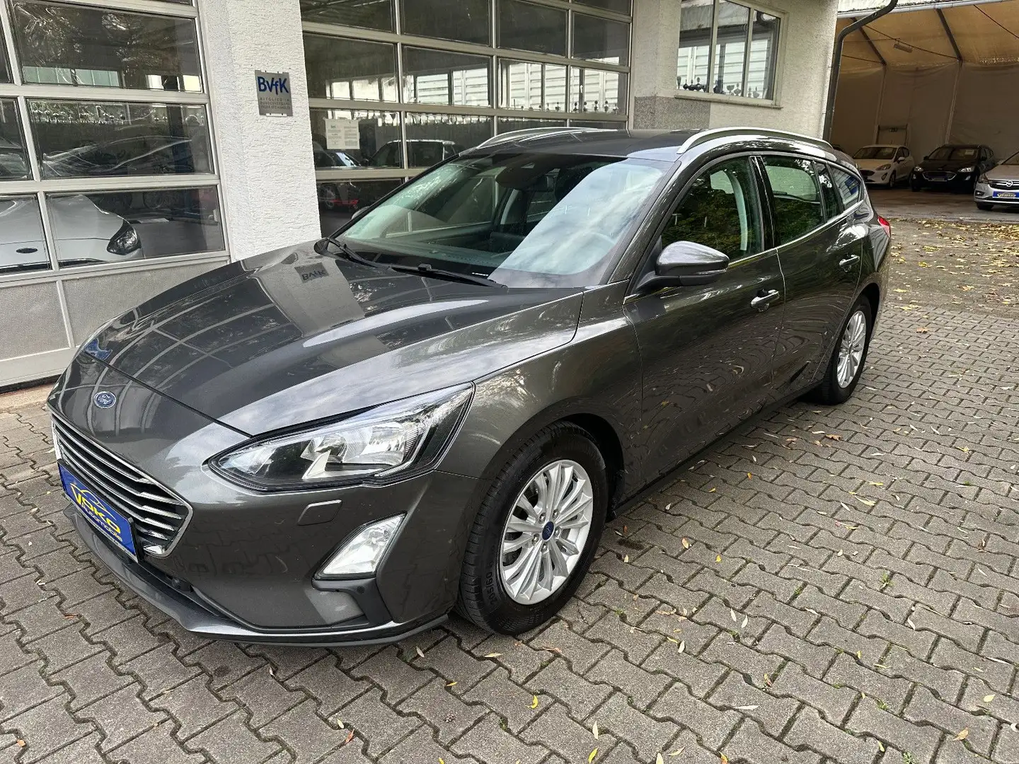 Ford Focus Turnier 1.5 EcoBlue Titanium Business 2.Hd Grau - 2