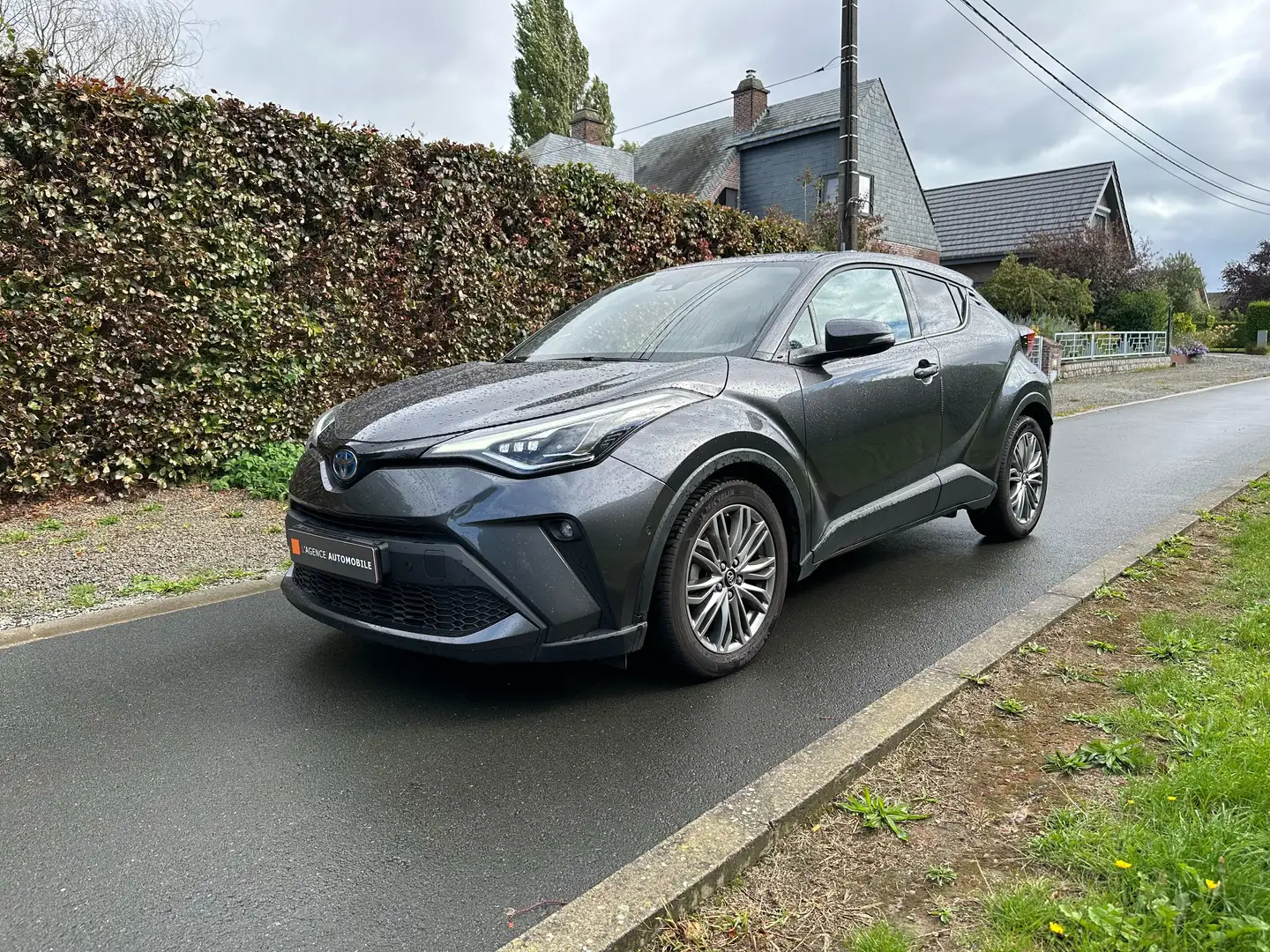Toyota C-HR C-HR Hybrid 1.8i VVT-i C-Hic Mono-Tone E-CVT Grau - 2