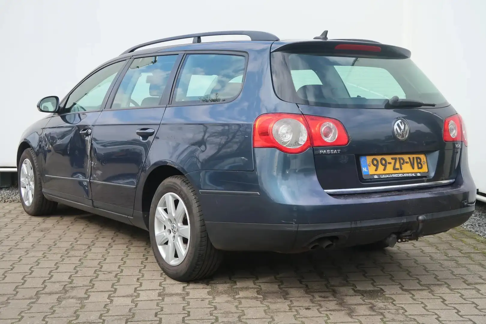 Volkswagen Passat Variant 1.9 TDI Trendline Blau - 2