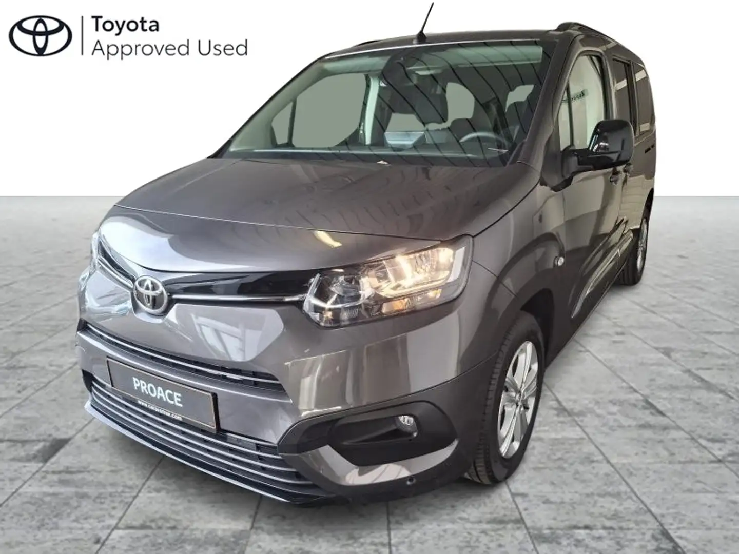 Toyota Verso MPV Gris - 1