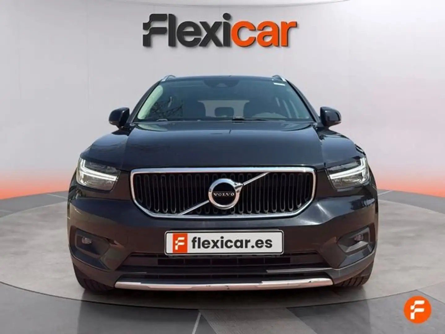 Volvo XC40 2.0 B3 G Momentum Pro Auto Negro - 2