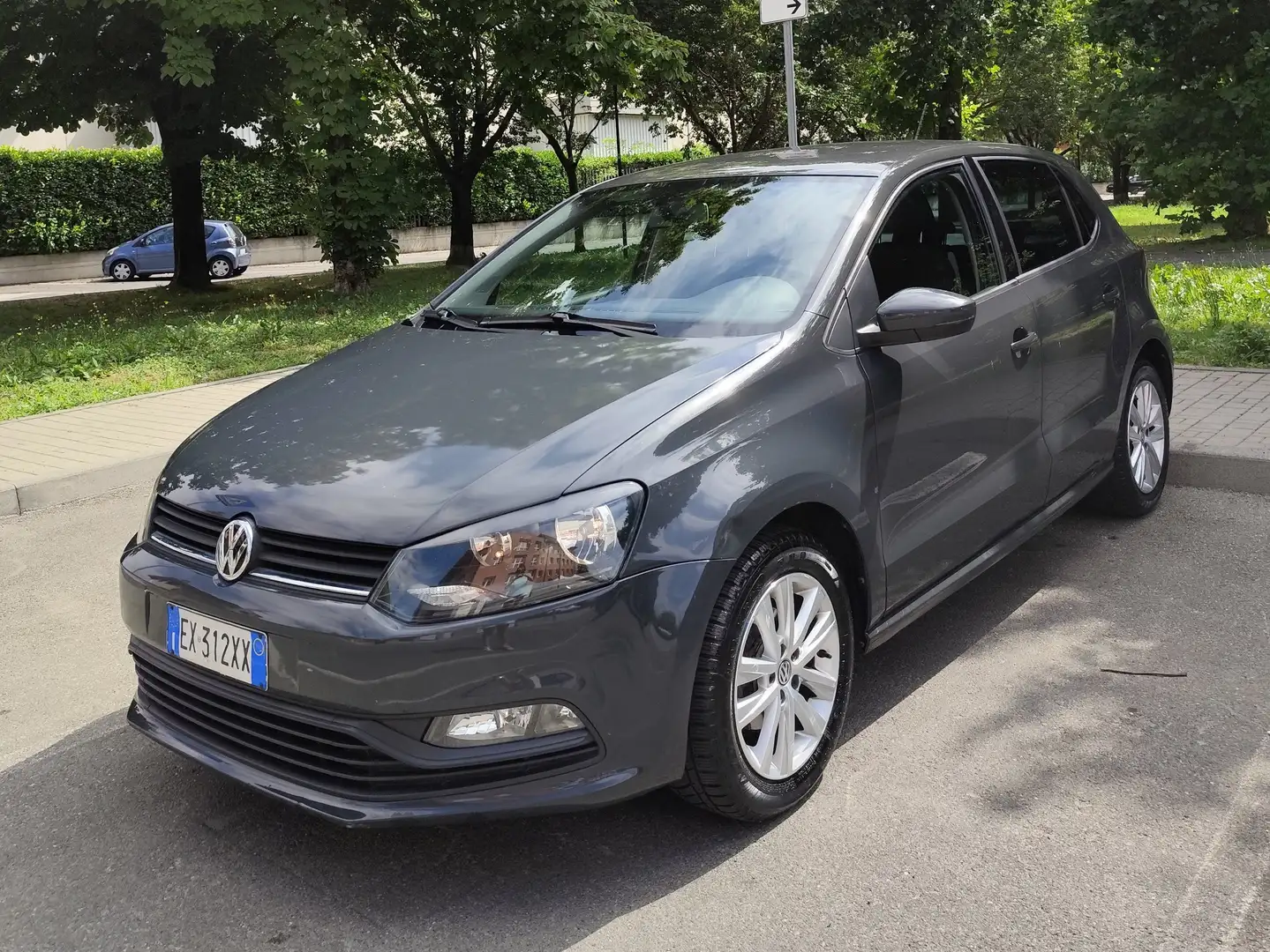 Volkswagen Polo 1.0 benzina 5 porte Grigio - 1