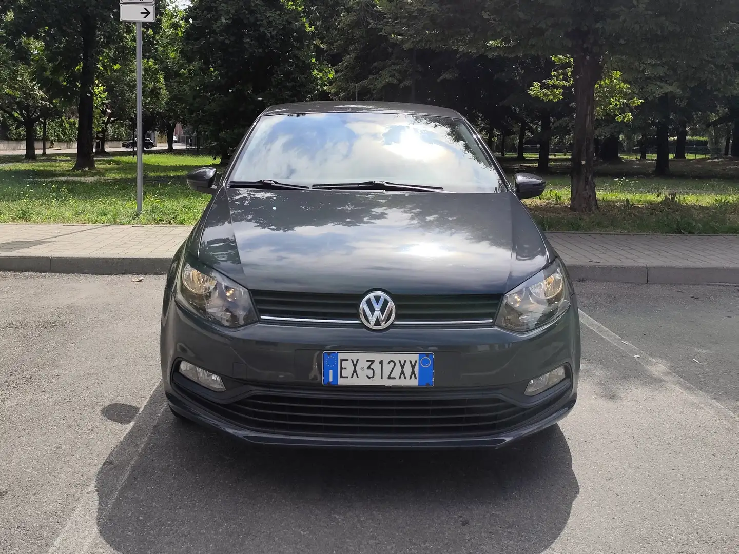 Volkswagen Polo 1.0 benzina 5 porte Grigio - 2