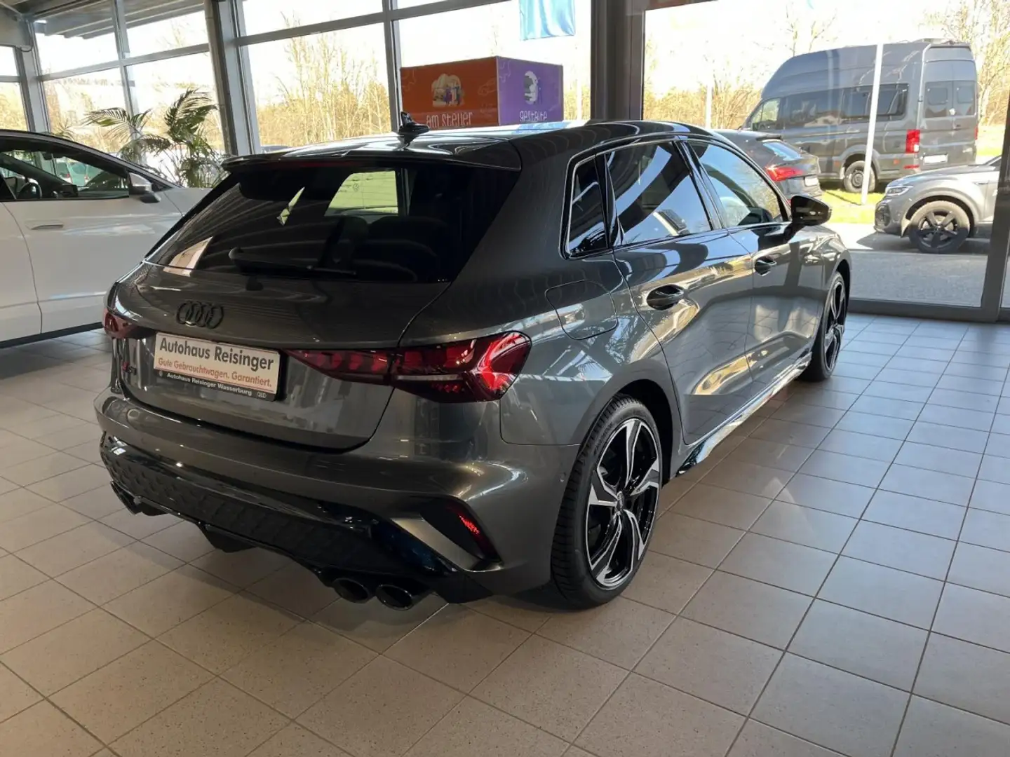 Audi S3 Sportback 2.0 TFSI quattro s tronic (Matrix-LED, S Grau - 2