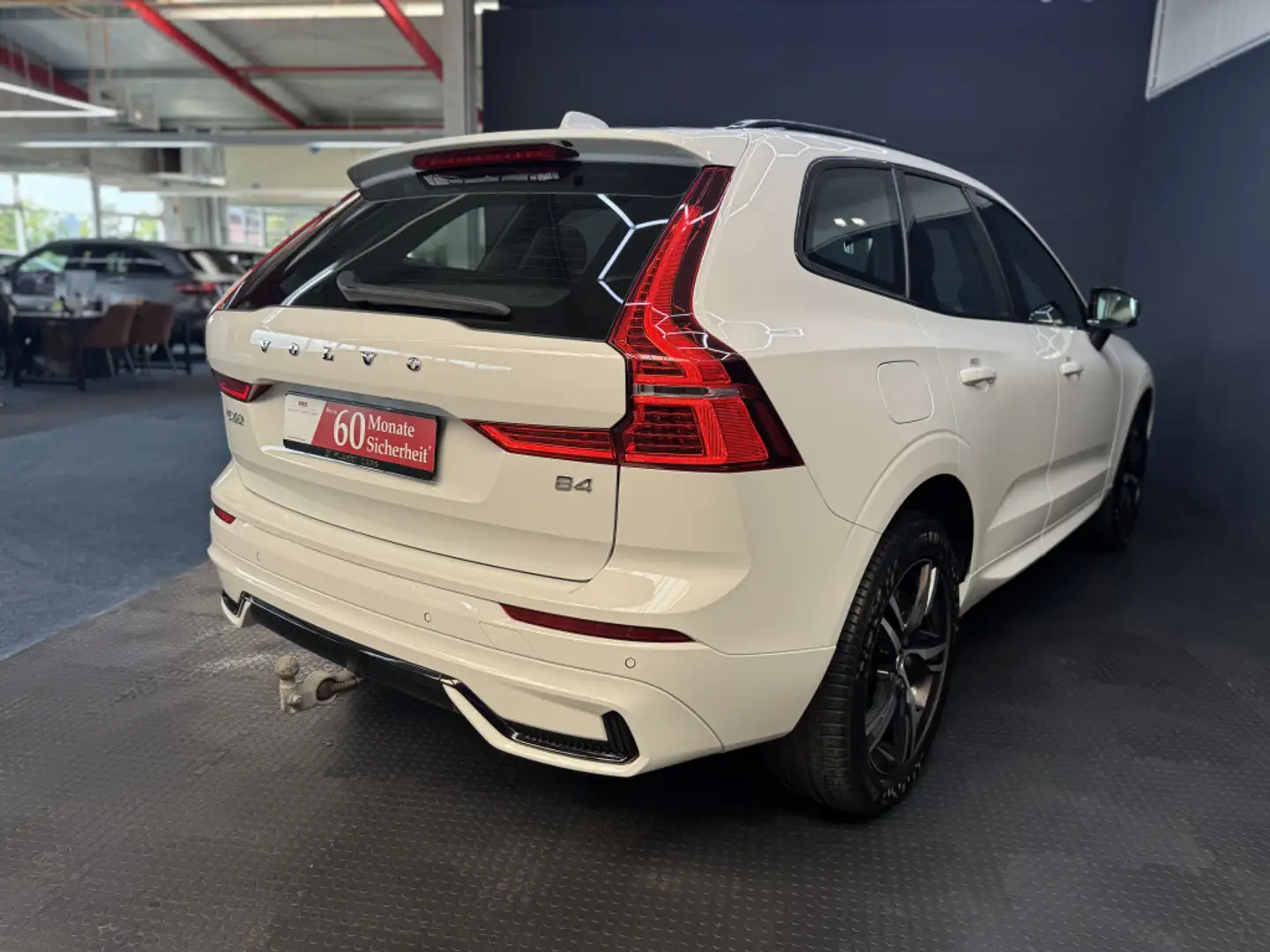 Volvo XC60 R Design*3JGARANTIE*AHK*1HAND*SCHECKHEFT* - 2