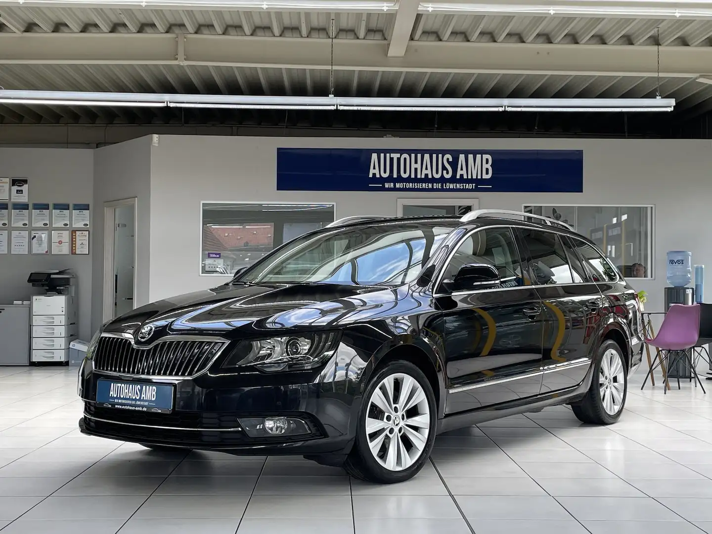 Skoda Superb 2.0TDI Elegance Leder Navi Sitzh. BiXenon Zwart - 1