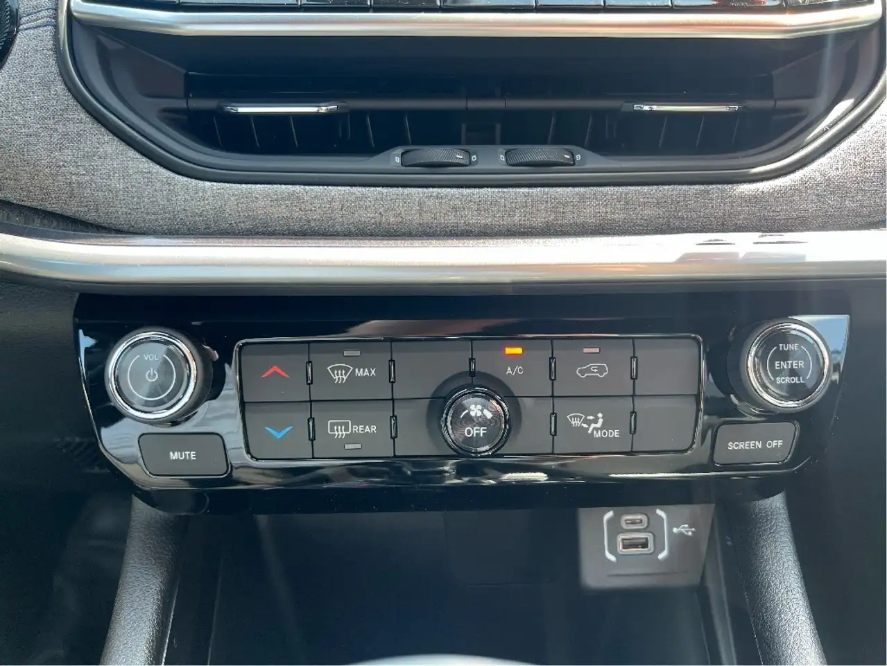 Jeep Compass photo Jeep Compass