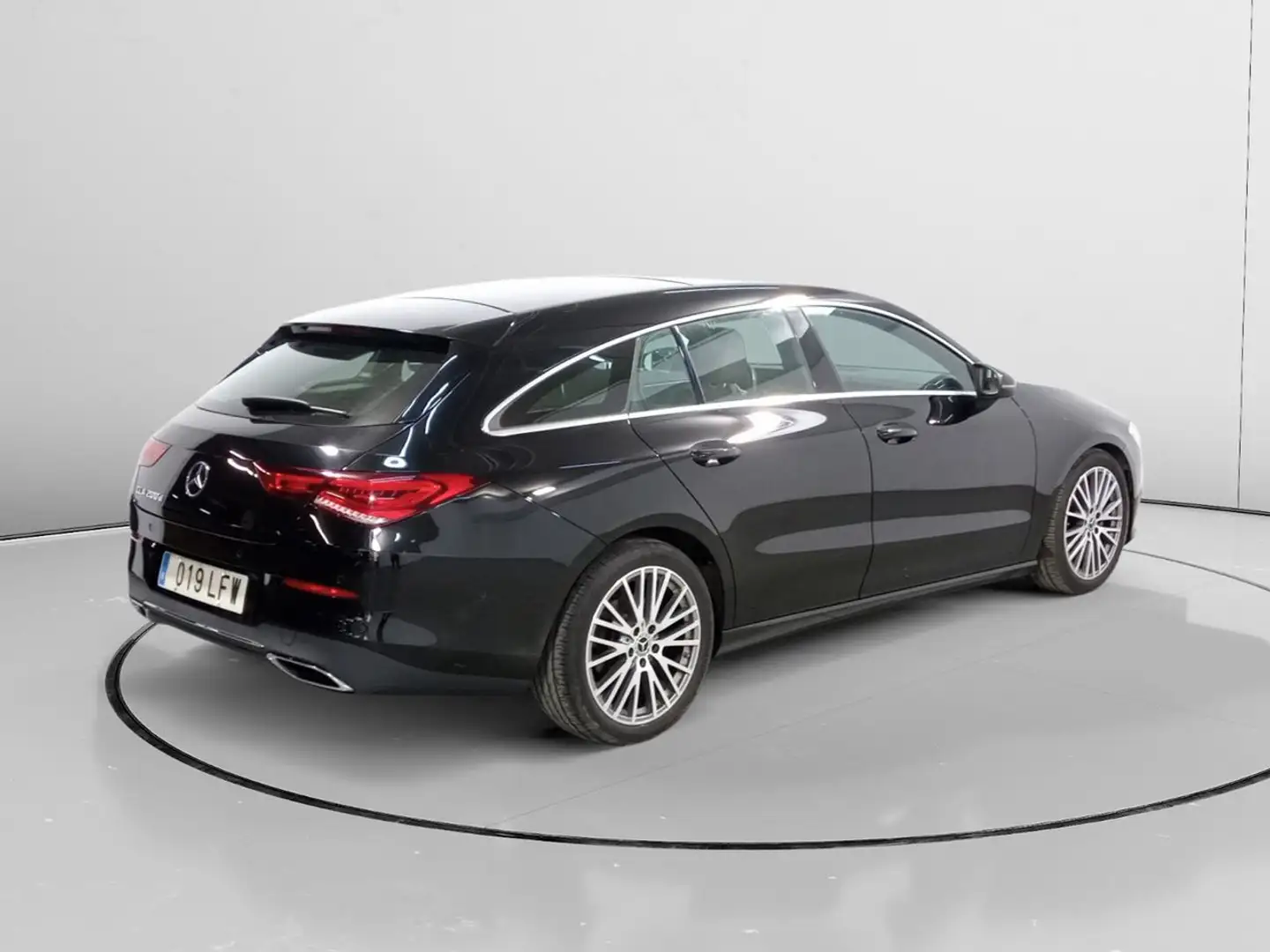 Mercedes-Benz CLA 200 Shooting Brake 200d 7G-DCT Noir - 2