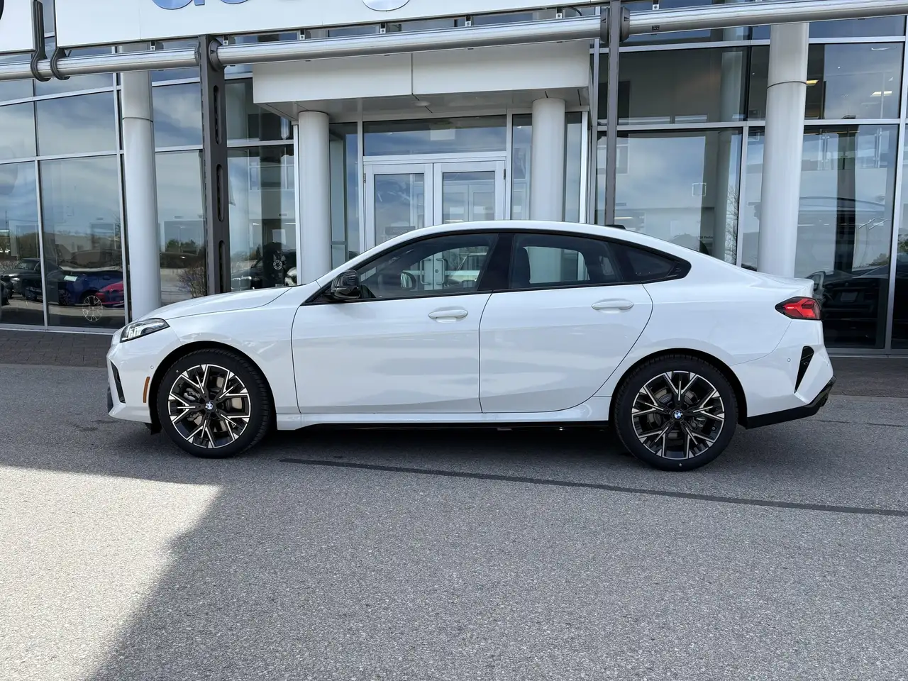 BMW 2 Series снимка BMW 2 Series