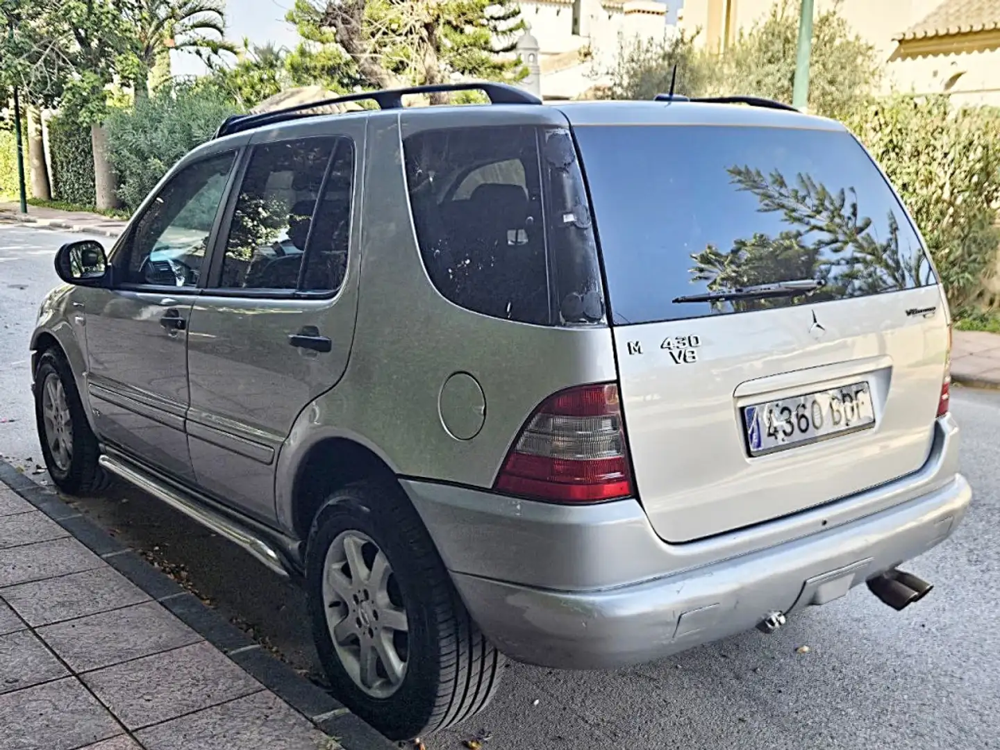 Mercedes-Benz ML 430 Aut. Gris - 2