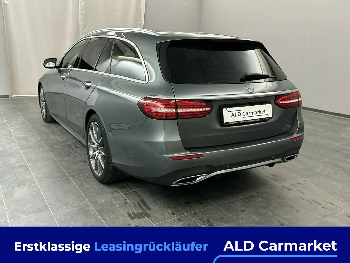 Mercedes-Benz E 220 d T 9G-TRONIC AMG Line Kombi, 5-türig, Automatik, Szürke - 2