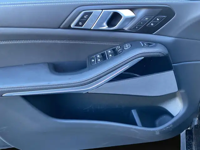 BMW X5 X5 M view 4