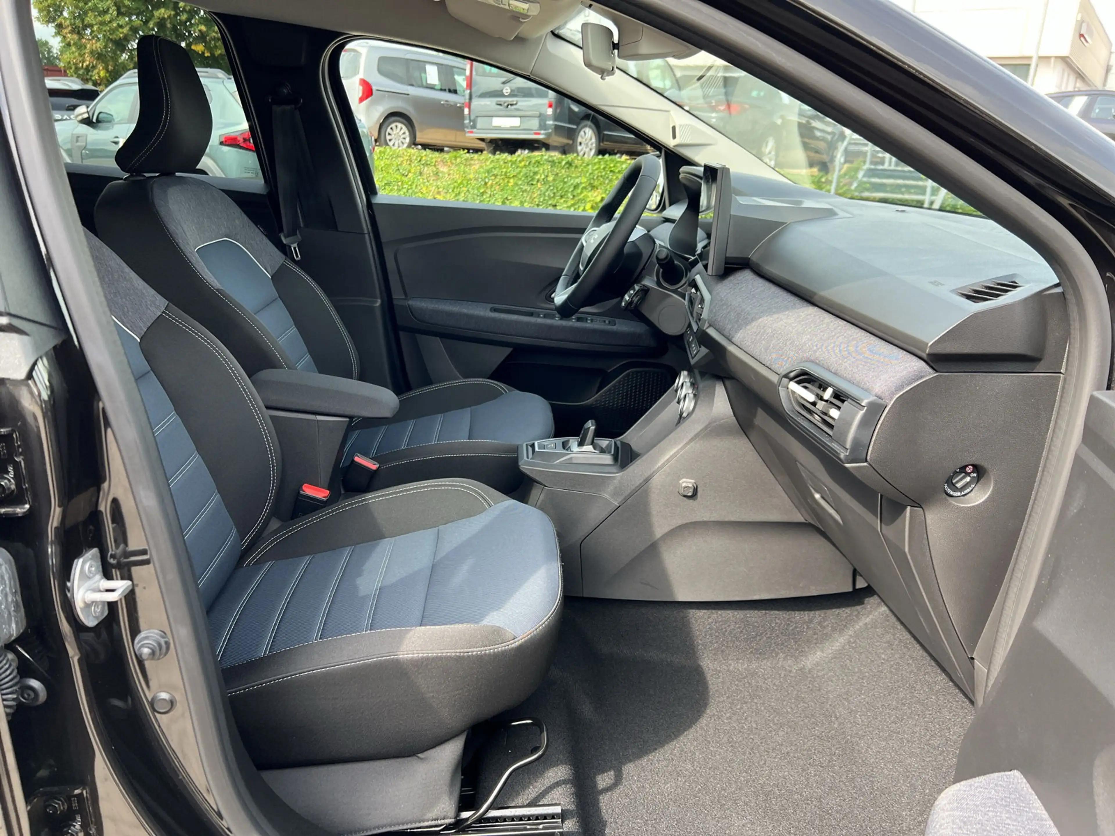 Dacia Jogger Full Hybrid 155 Journey 5-S RFK+SHZ+NAVI — photo 9