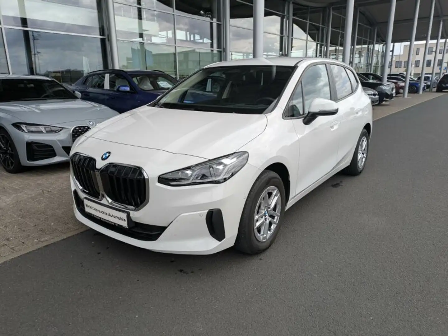 BMW 218 i Active Tourer LiveCockpit. HeadUp. AHK. Weiß - 2