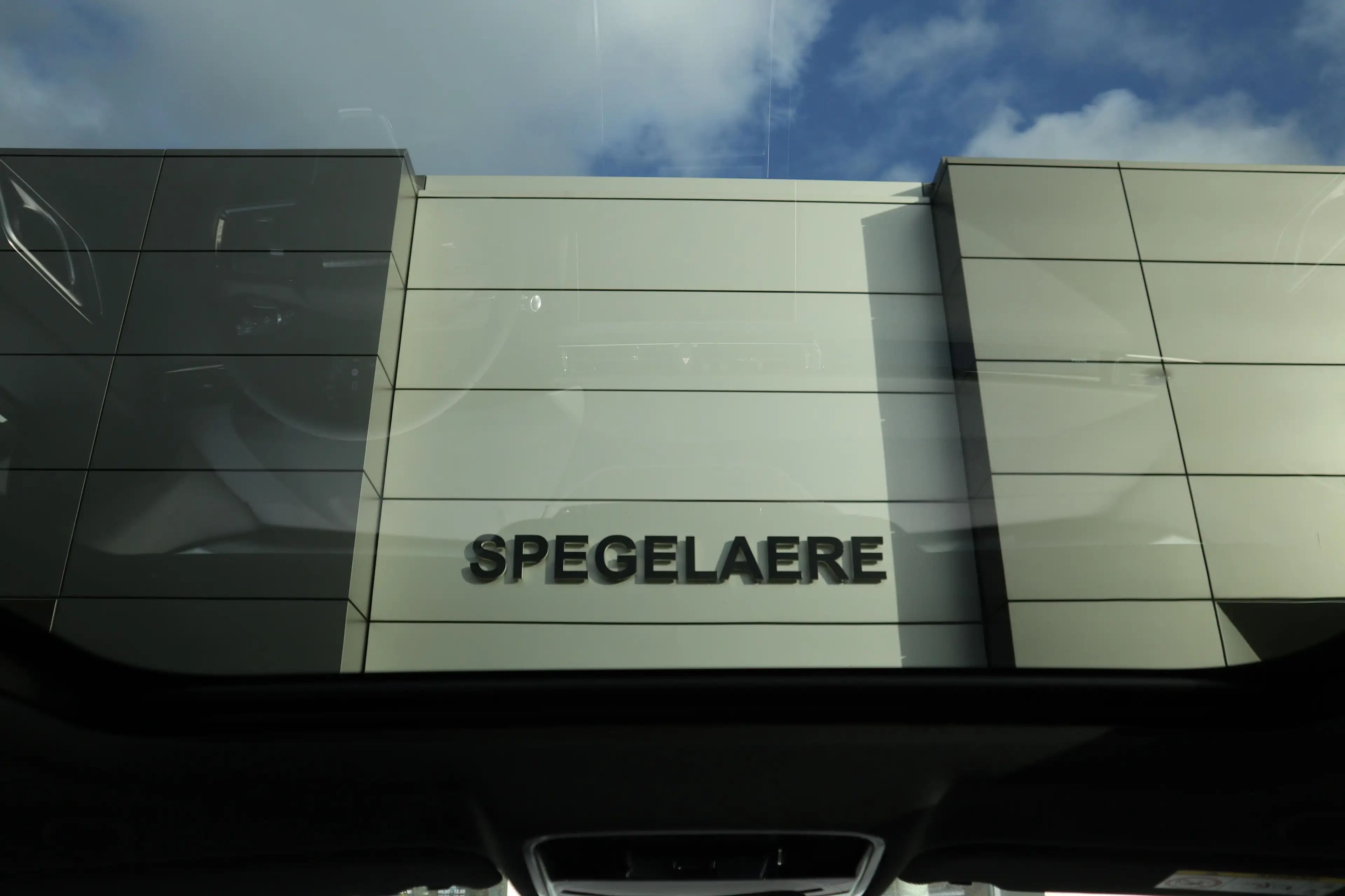 Land Rover Range Rover Velar P400e Dynamic SE — photo 15