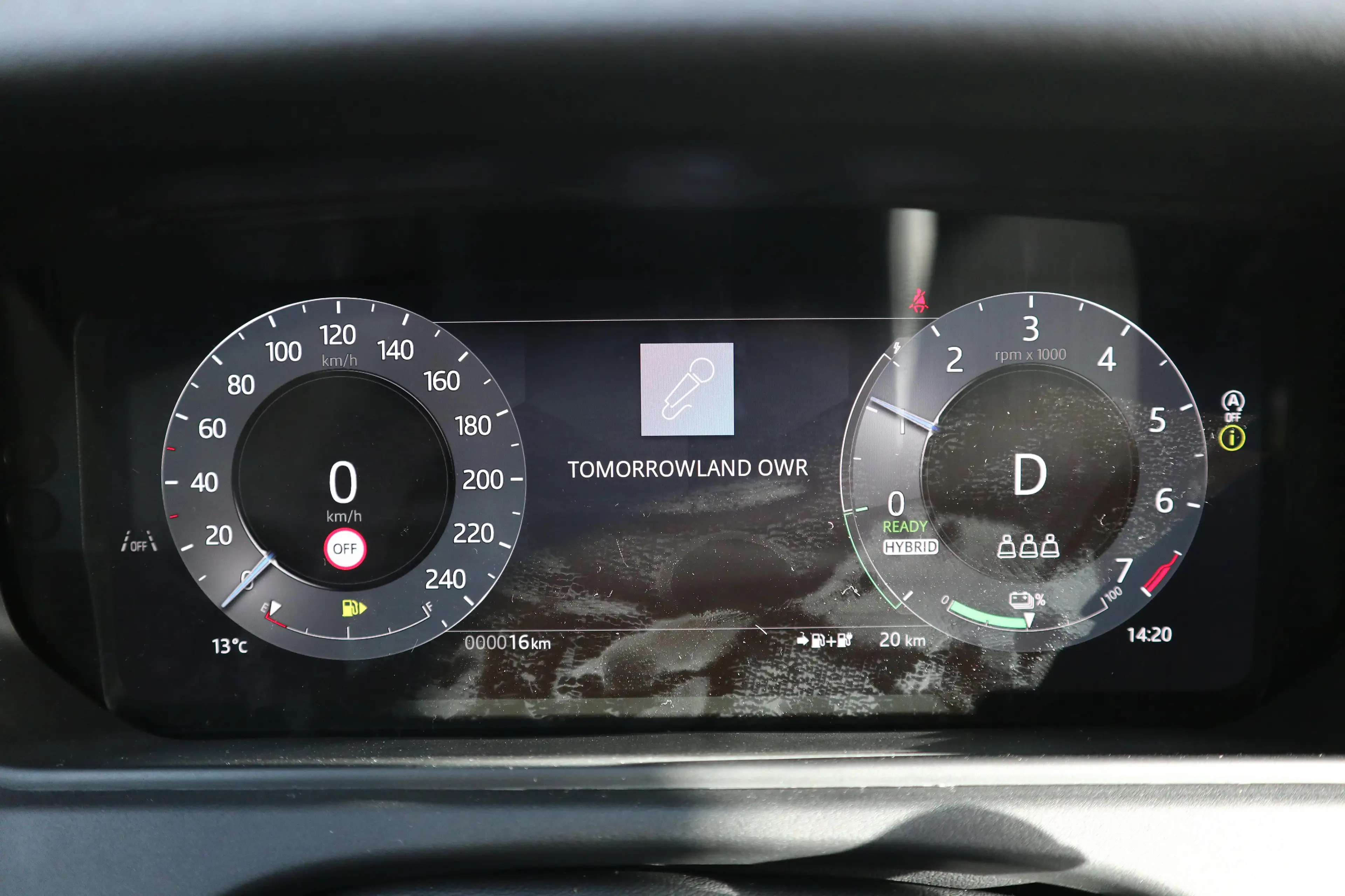 Land Rover Range Rover Velar P400e Dynamic SE — photo 13