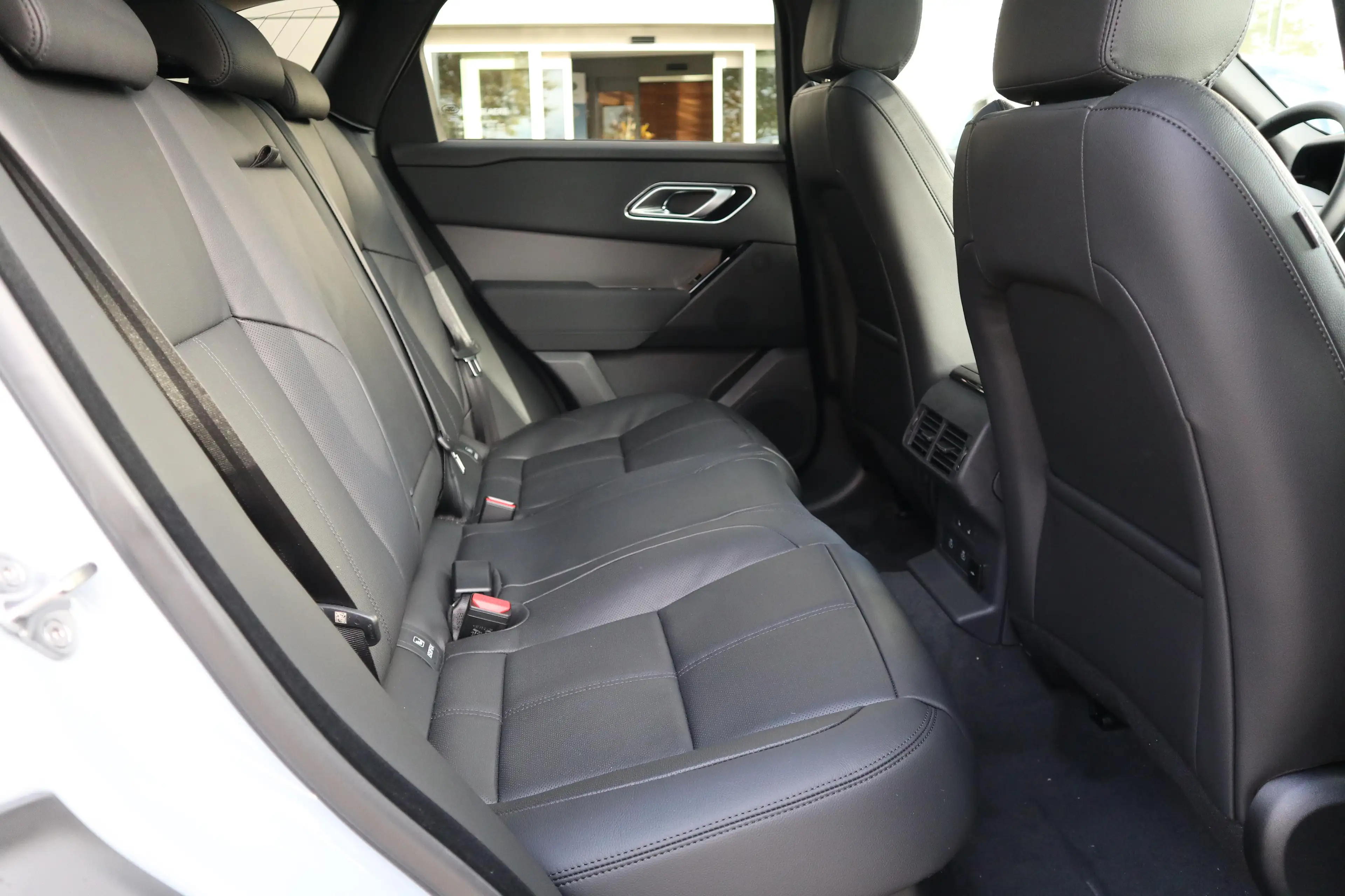 Land Rover Range Rover Velar P400e Dynamic SE — photo 5