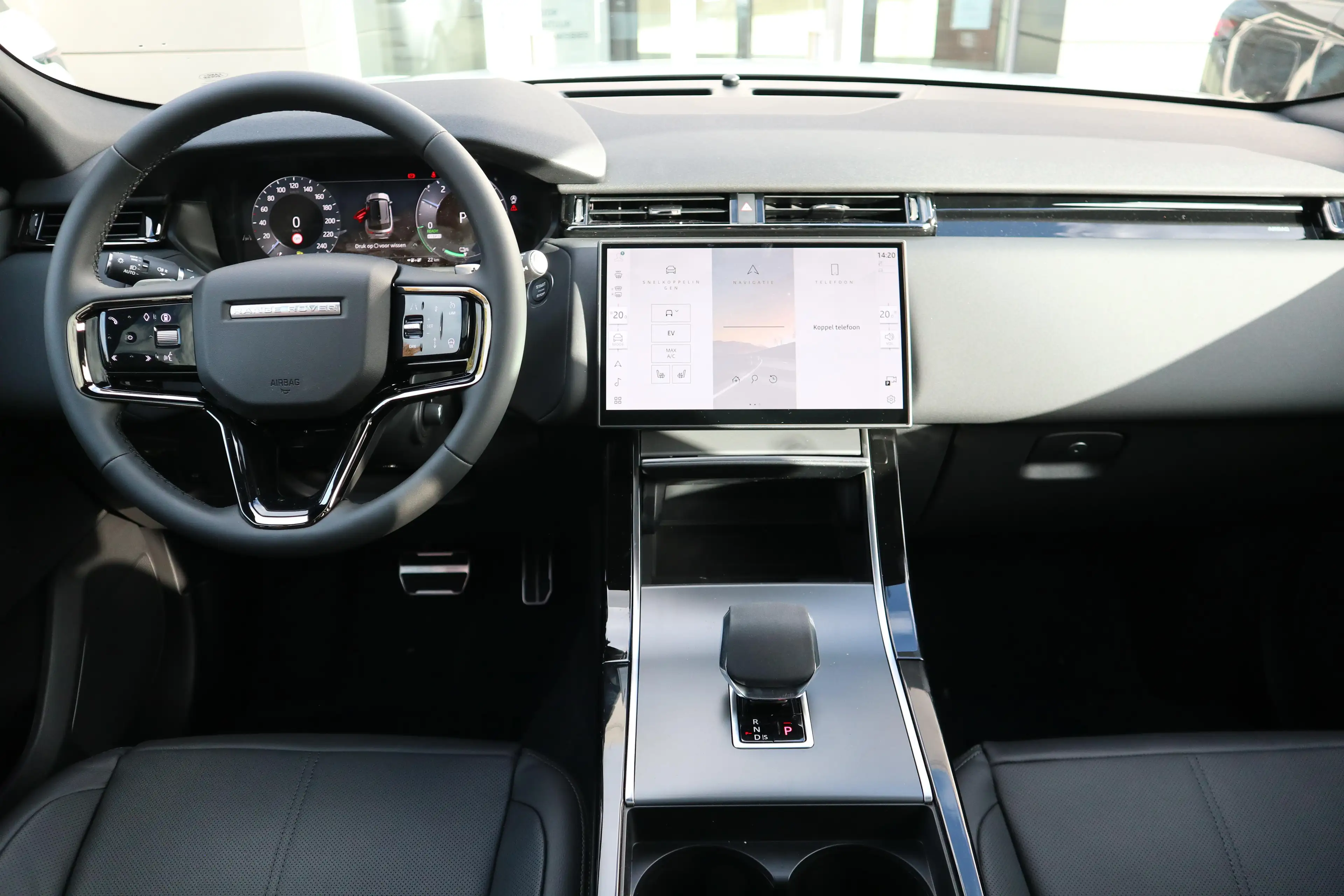 Land Rover Range Rover Velar P400e Dynamic SE — photo 4