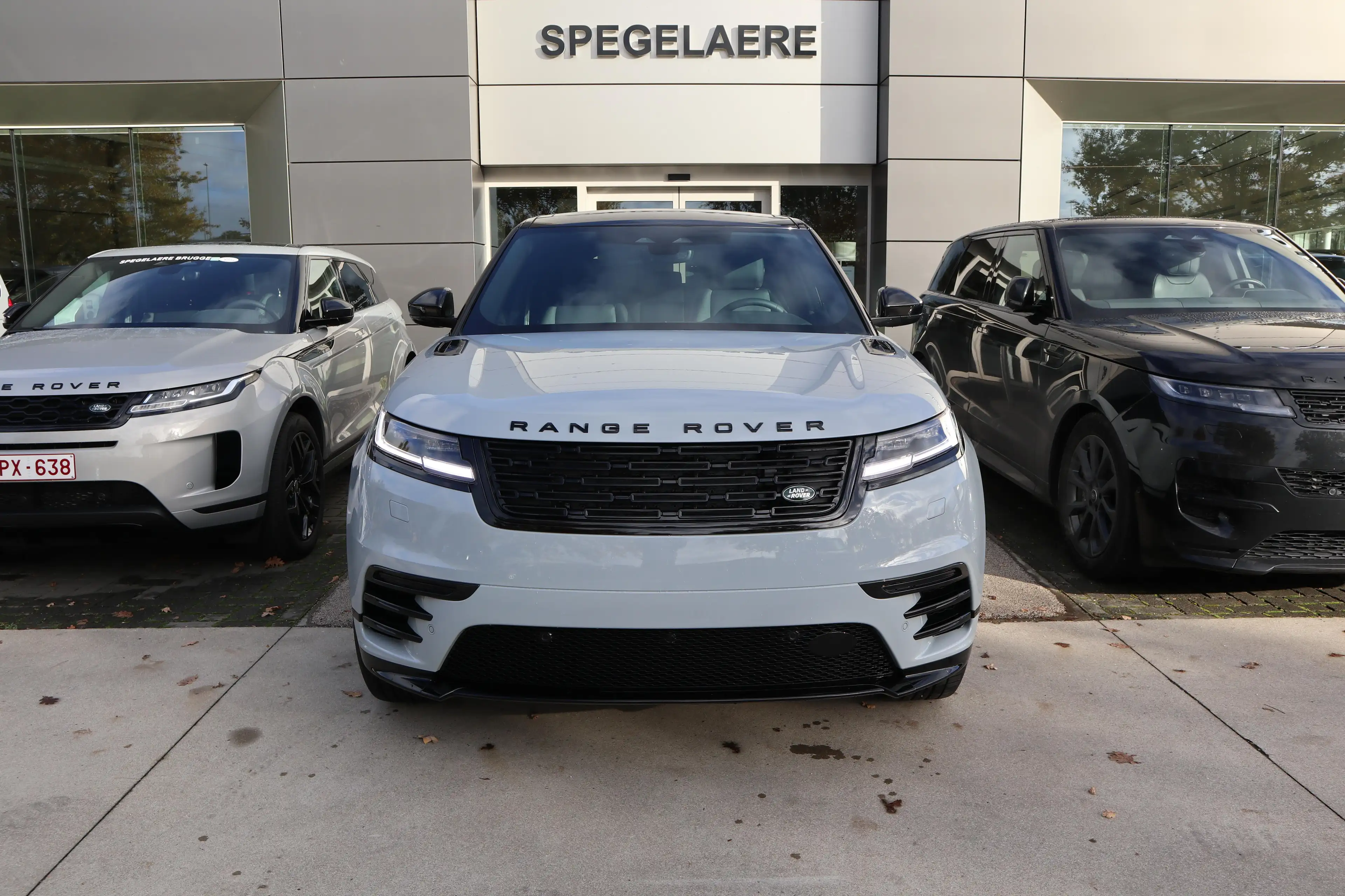Land Rover Range Rover Velar P400e Dynamic SE — photo 8