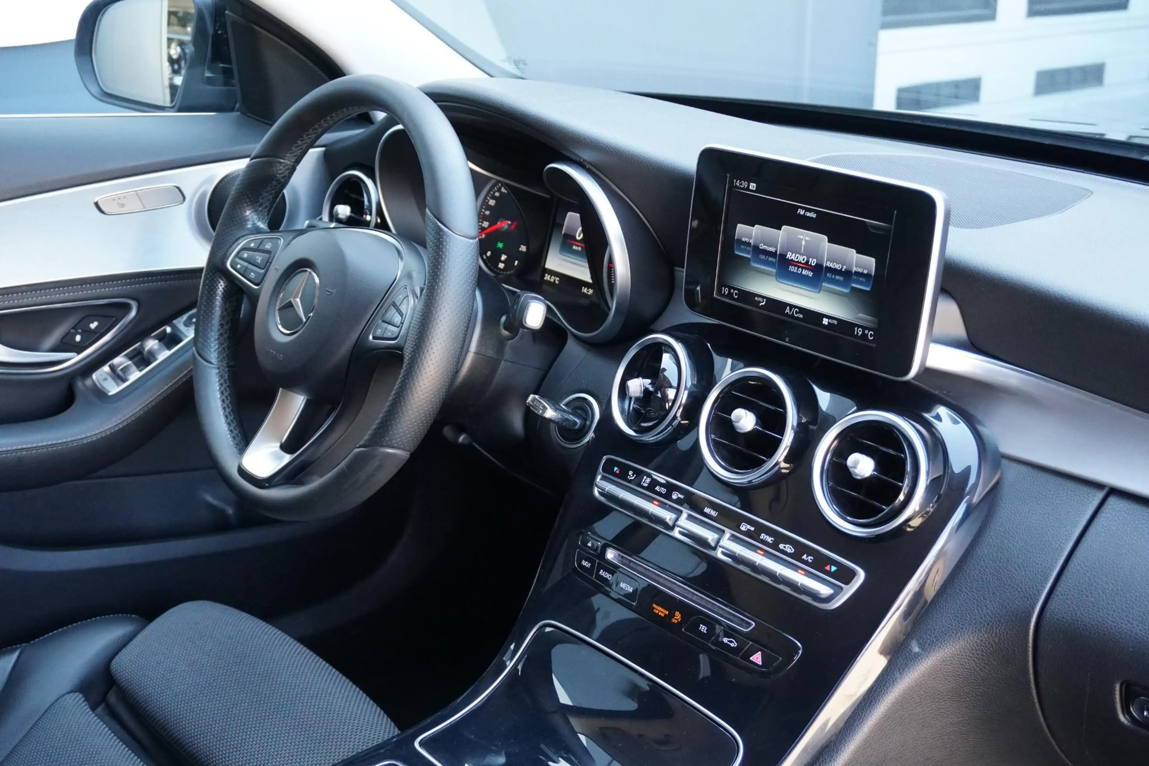 Mercedes-Benz C 180 Estate Prestige + TREKHAAK / LED / STOELVERWARMING — photo 3