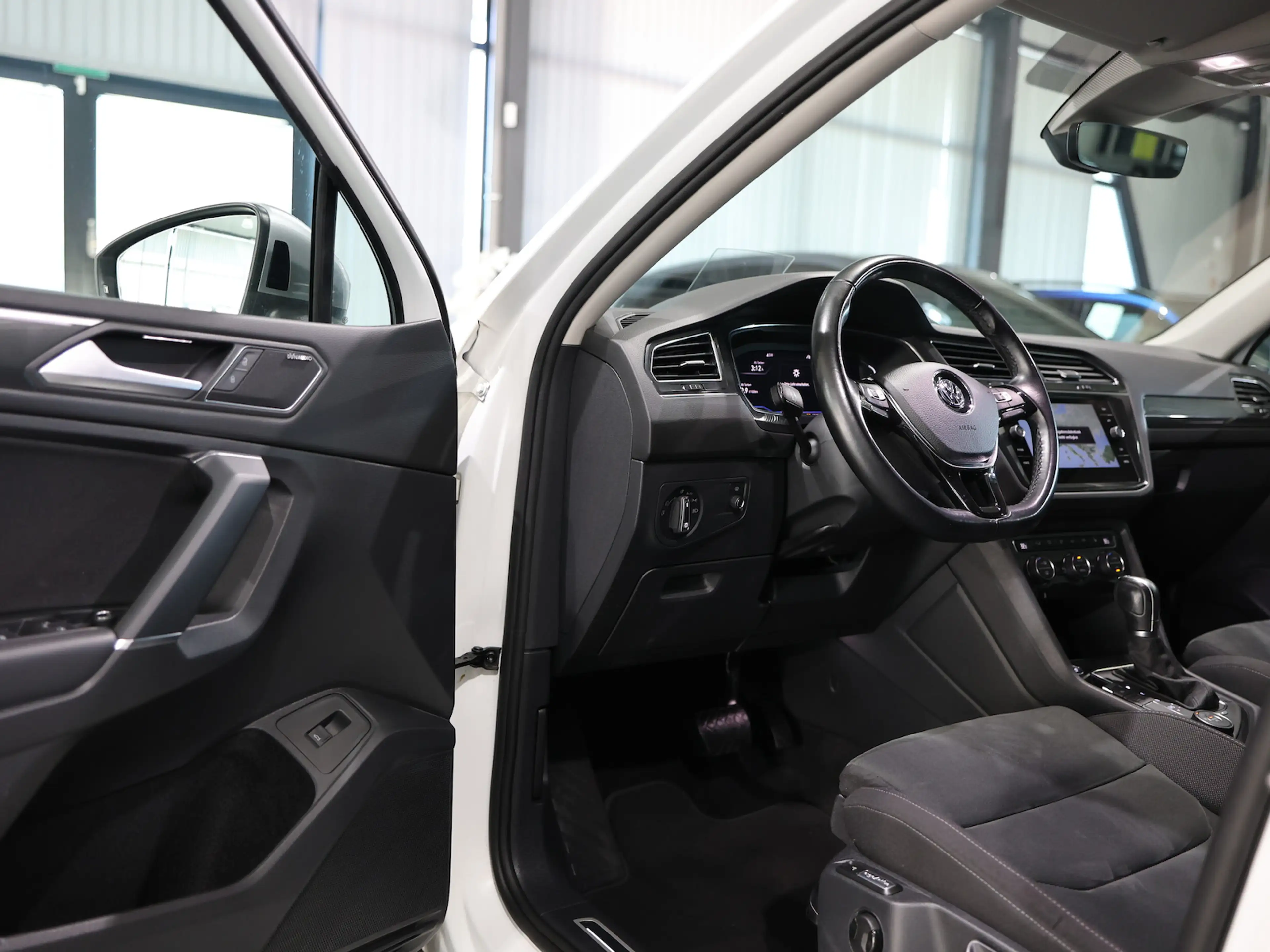 Volkswagen Tiguan Allspace 2.0 TSI 4M DSG HIGHLINE DYNAUDIO — photo 12