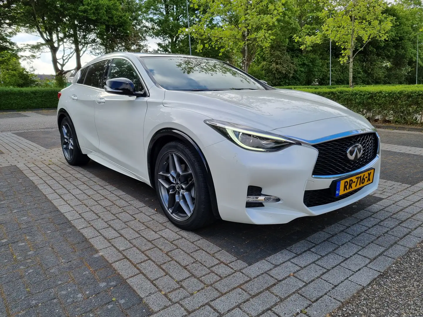 Infiniti M37 M37 2.0t Sport AWD Weiß - 2