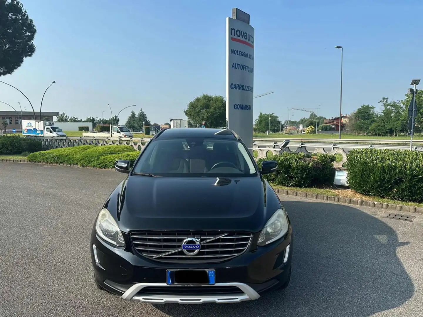 Volvo XC60 D3 Geartronic Unico proprietario Nero - 2