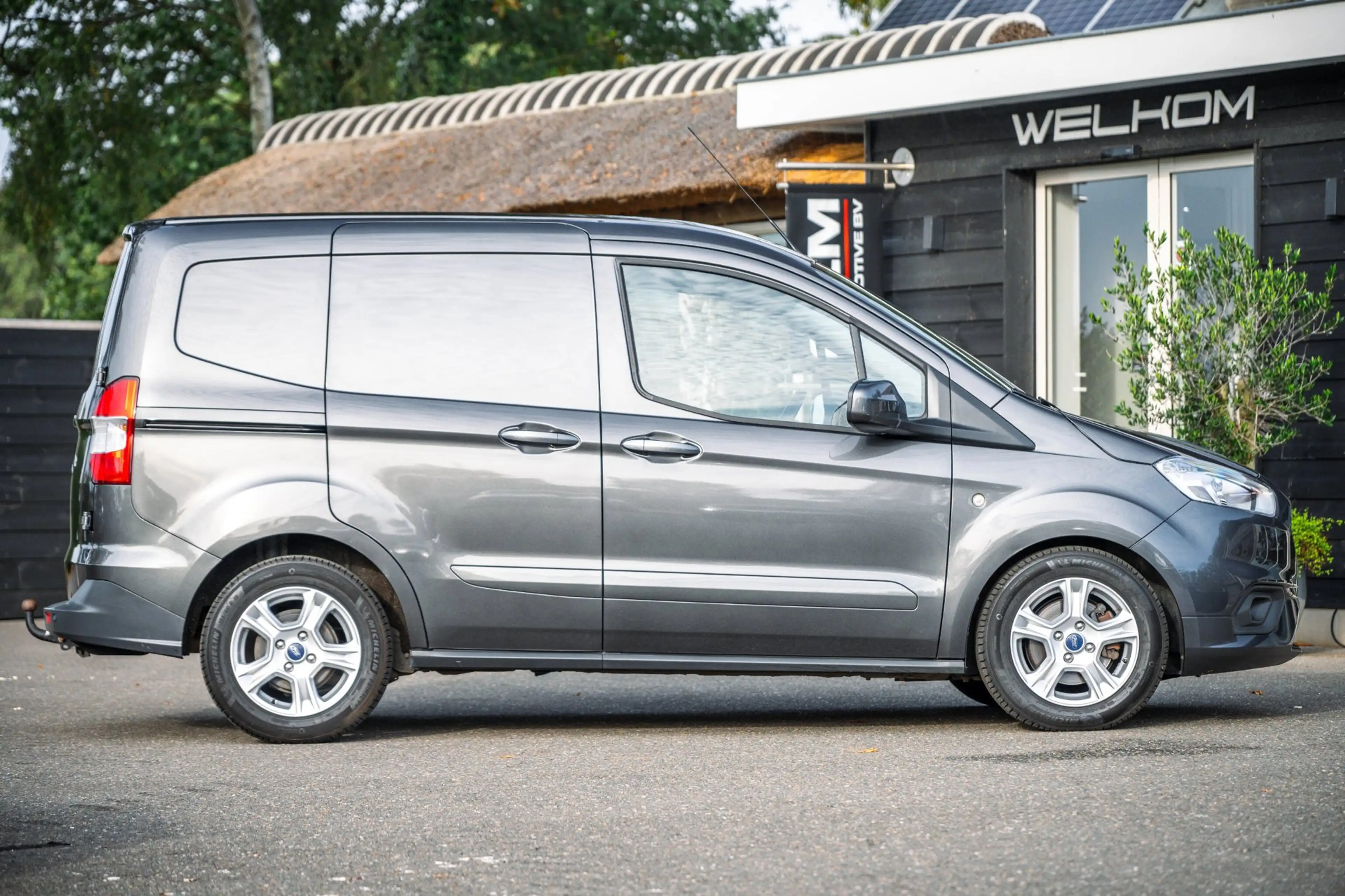 Ford Transit Courier 1.5 TDCI Limited Trekhaak I LM Velgen I Parkeersen — photo 7