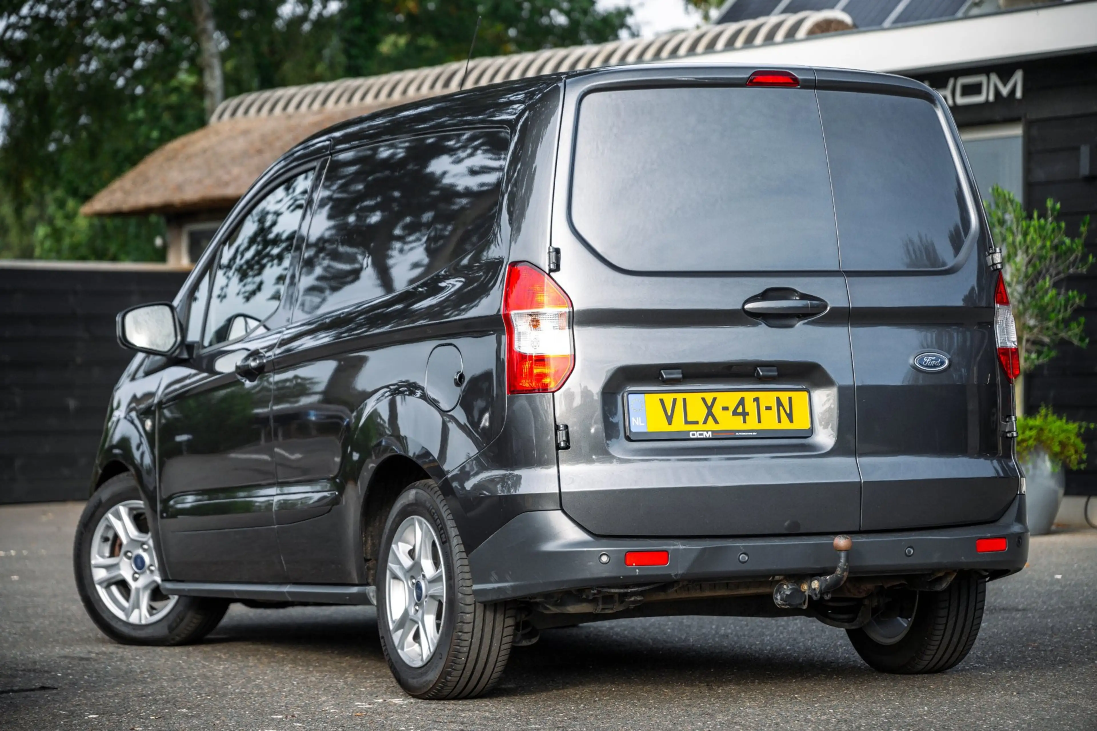 Ford Transit Courier 1.5 TDCI Limited Trekhaak I LM Velgen I Parkeersen — photo 15