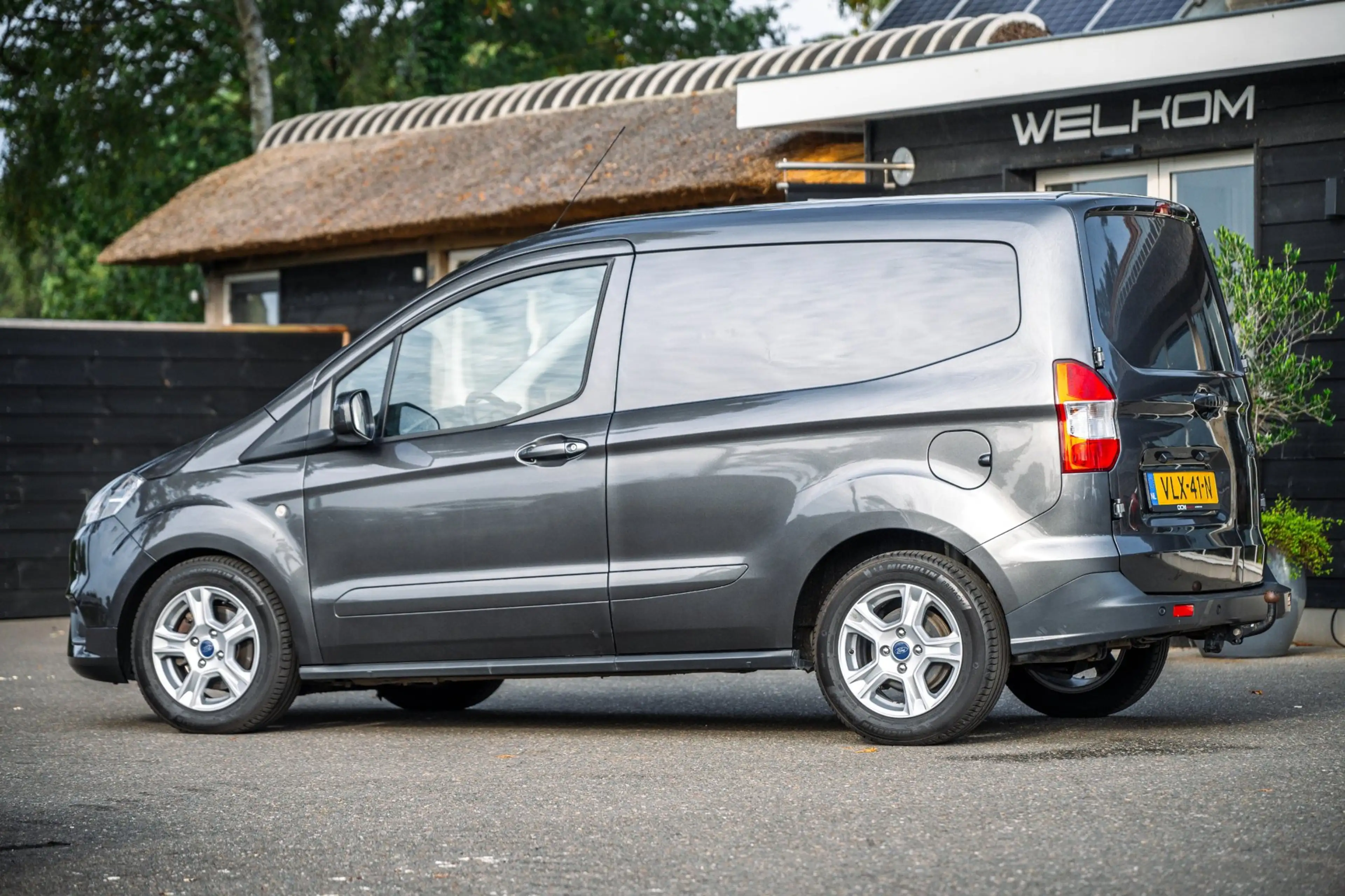 Ford Transit Courier 1.5 TDCI Limited Trekhaak I LM Velgen I Parkeersen — photo 13