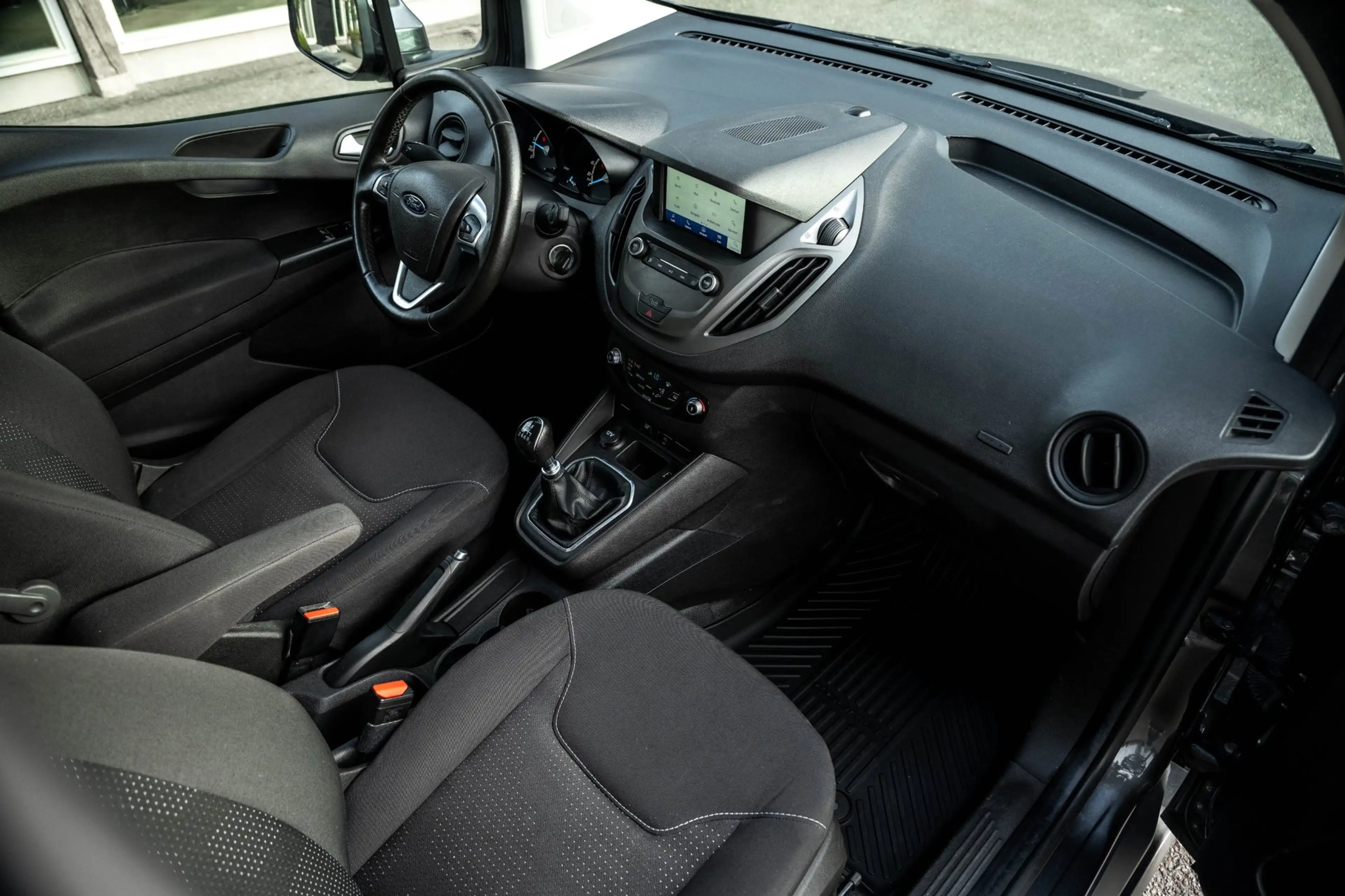 Ford Transit Courier 1.5 TDCI Limited Trekhaak I LM Velgen I Parkeersen — photo 2