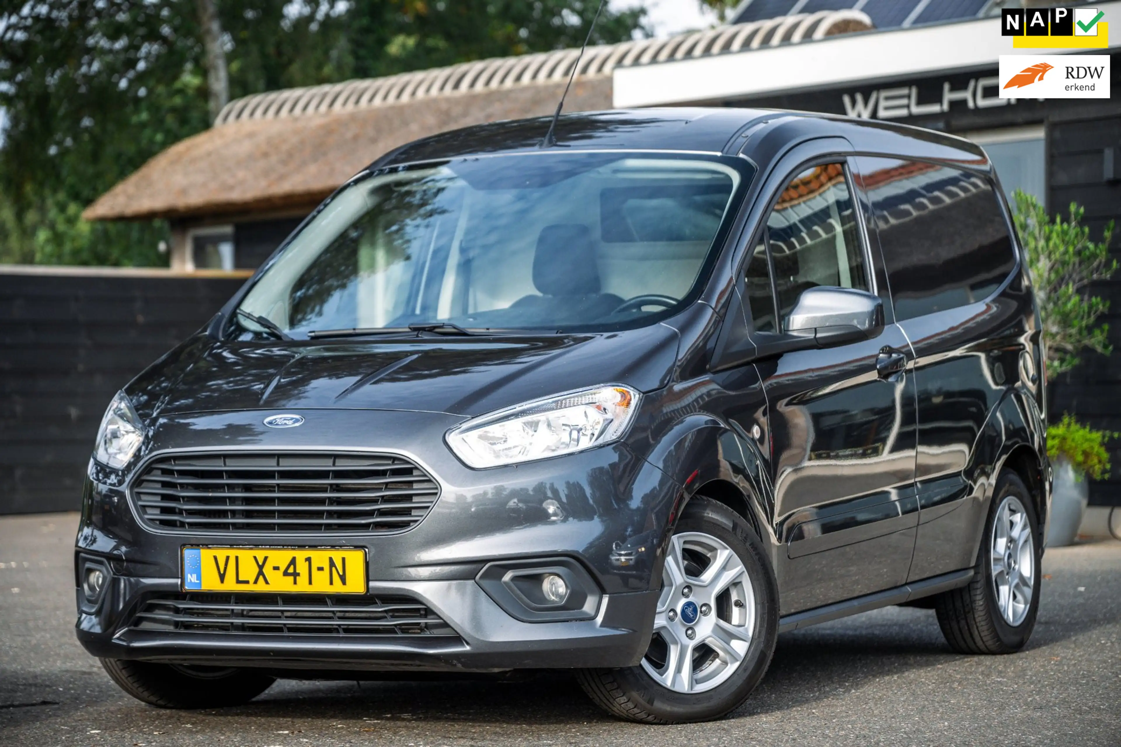 Ford Transit Courier 1.5 TDCI Limited Trekhaak I LM Velgen I Parkeersen